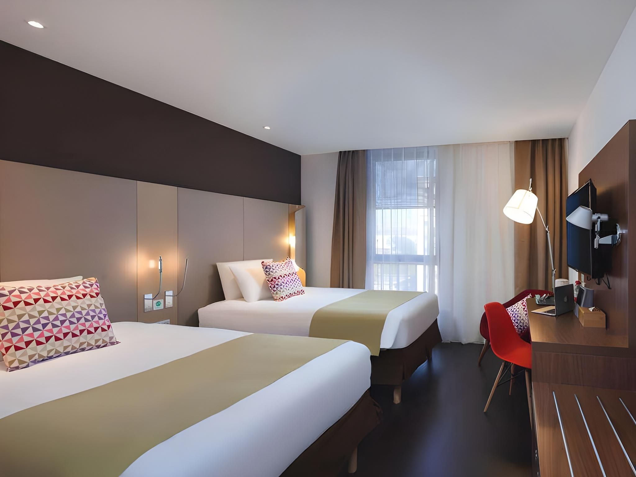 Twin Business Room