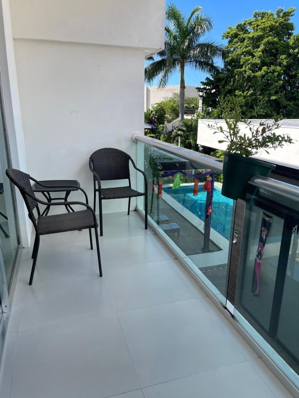 Queen Suite with Pool View