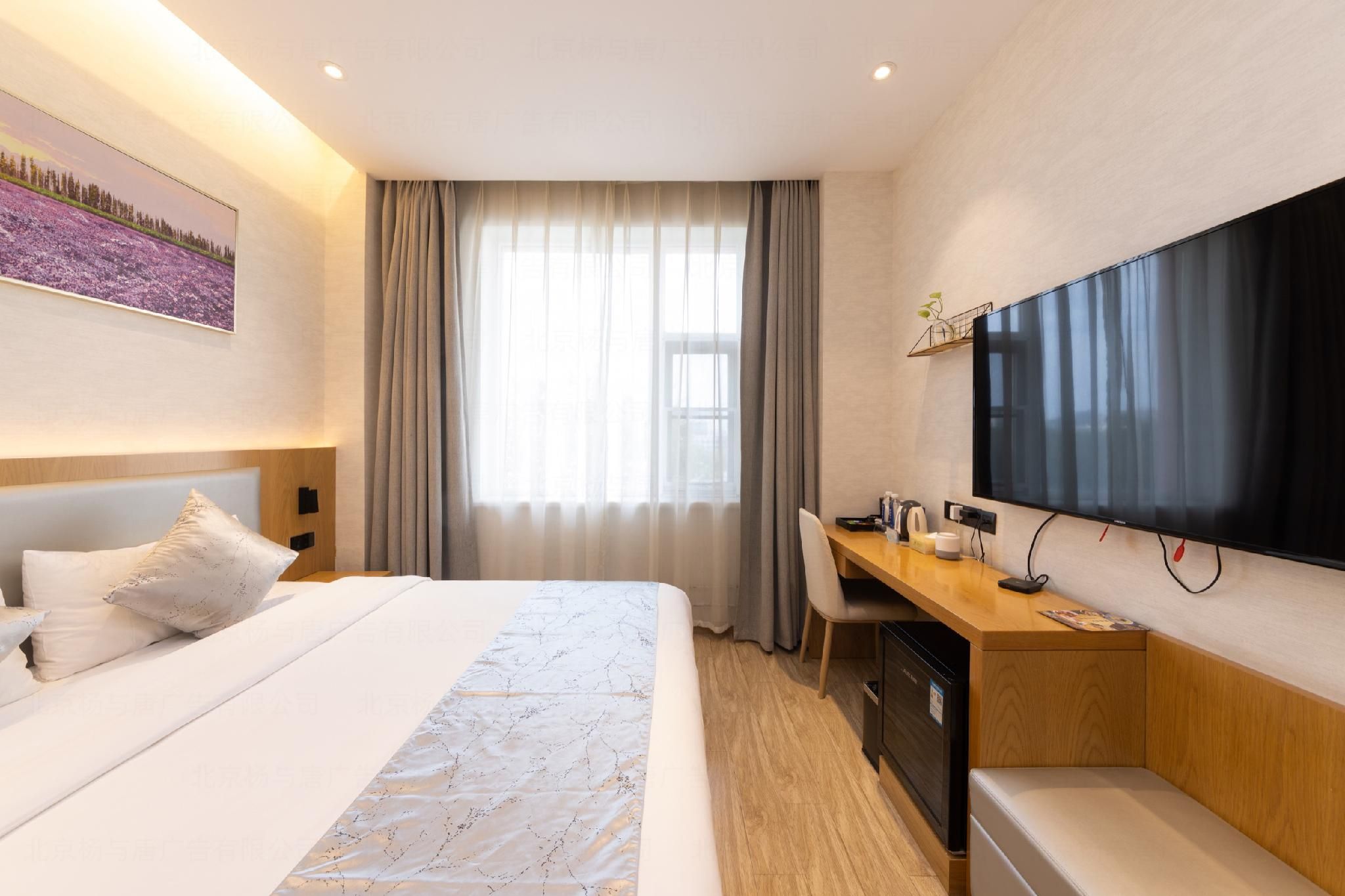 Deluxe Room Queen