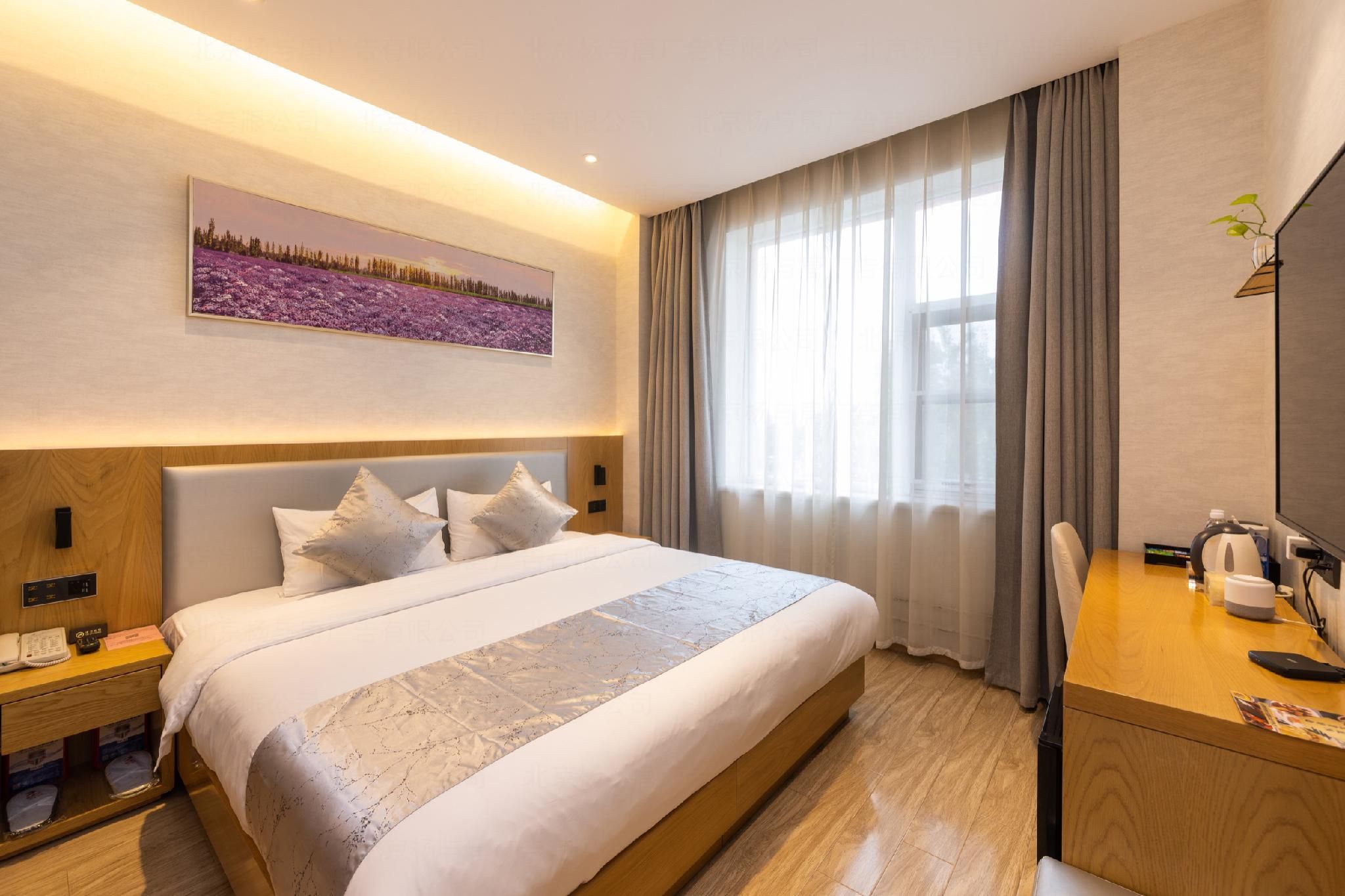 Deluxe Room Queen