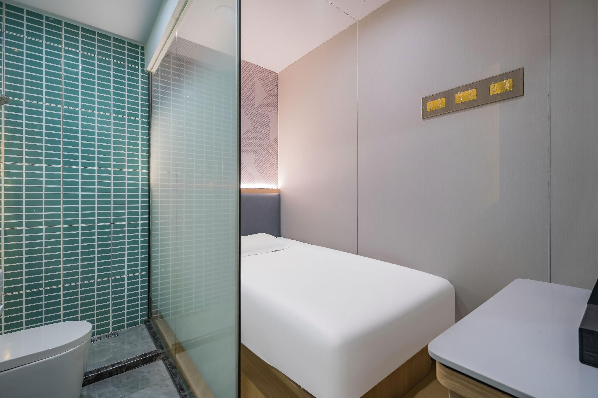 Comfort Room with Single Bed