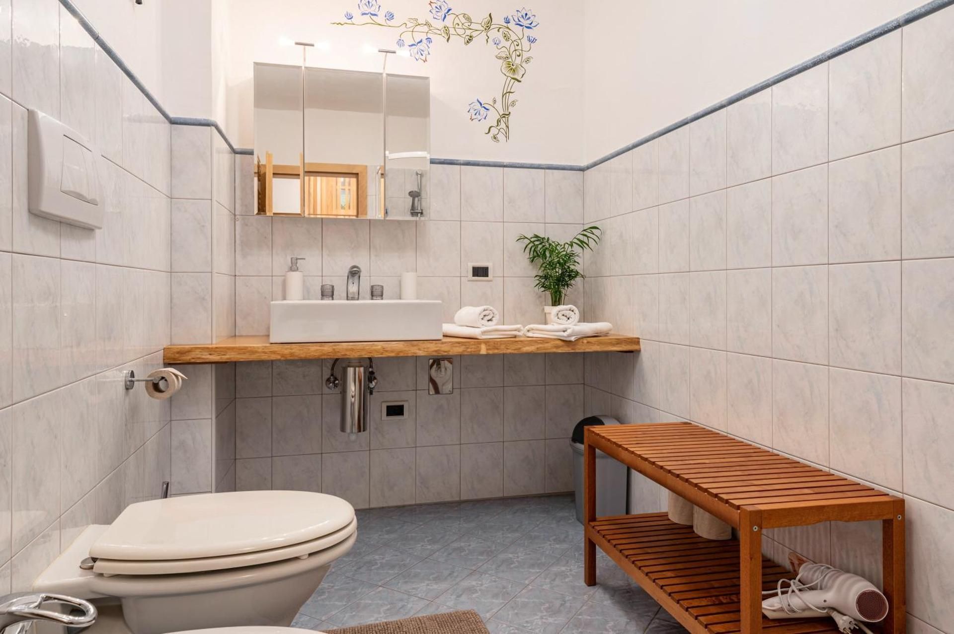 Superior One-Bedroom Apartment with Balcony