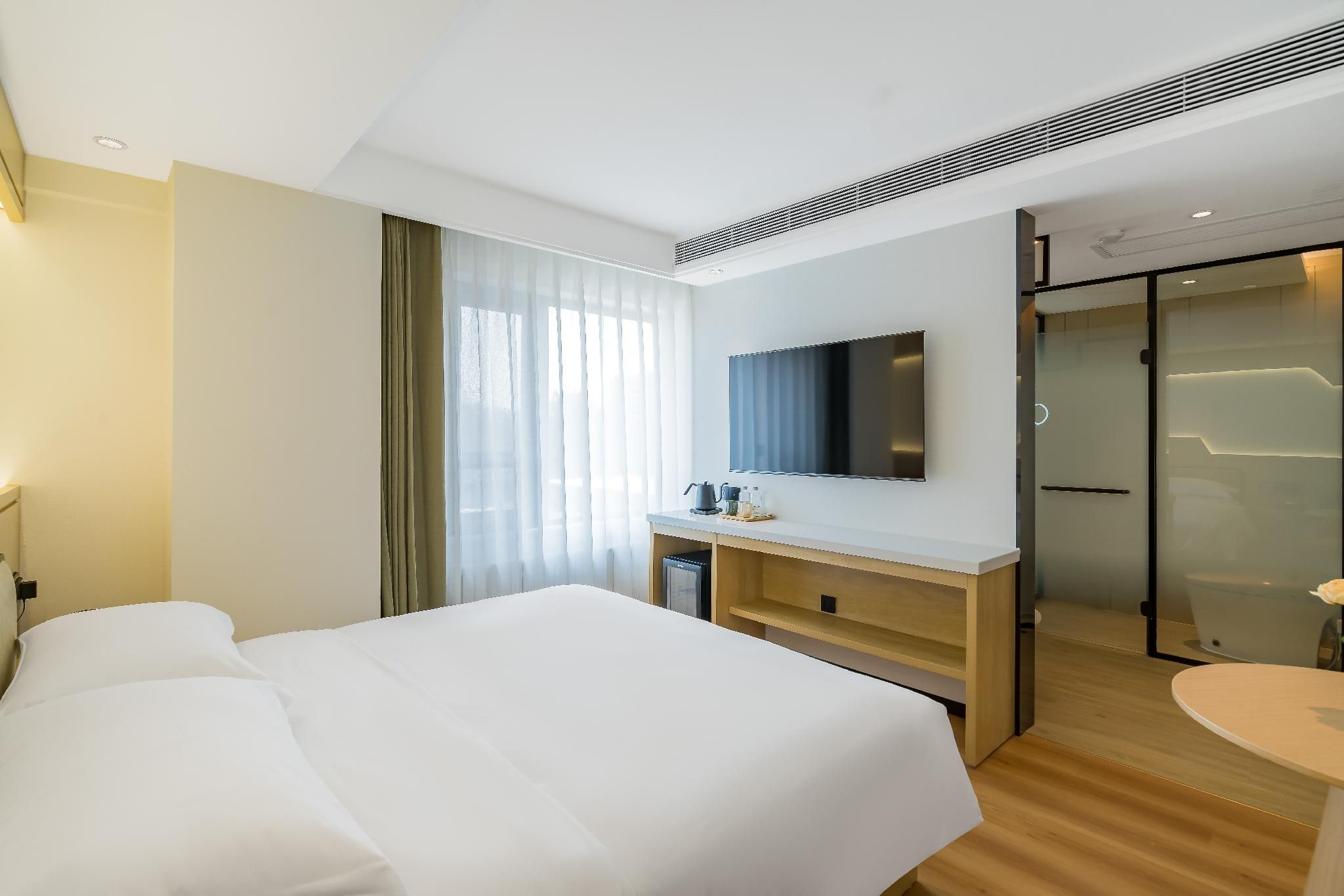 Business King Room