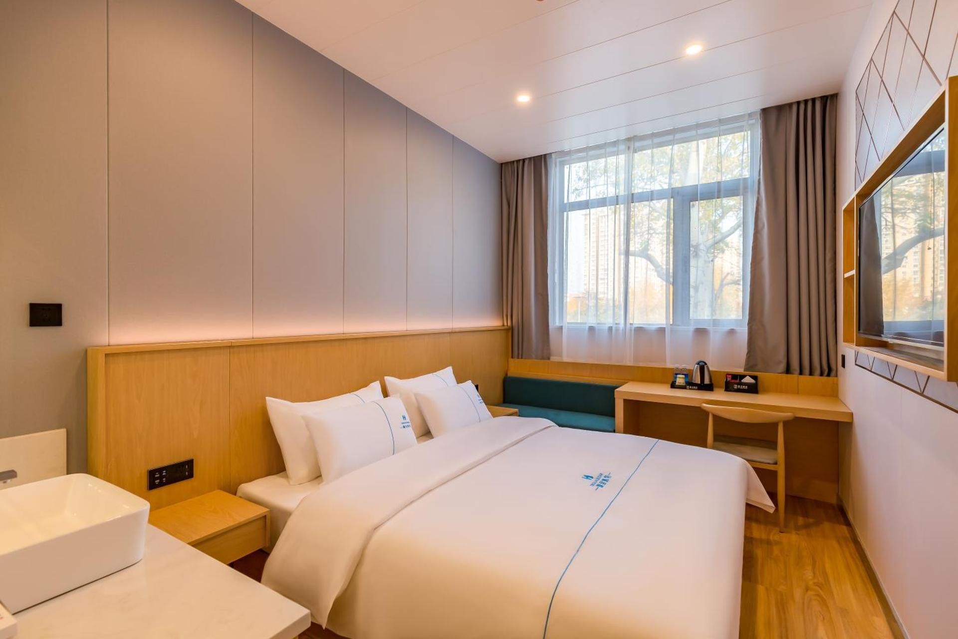 Standard King Room