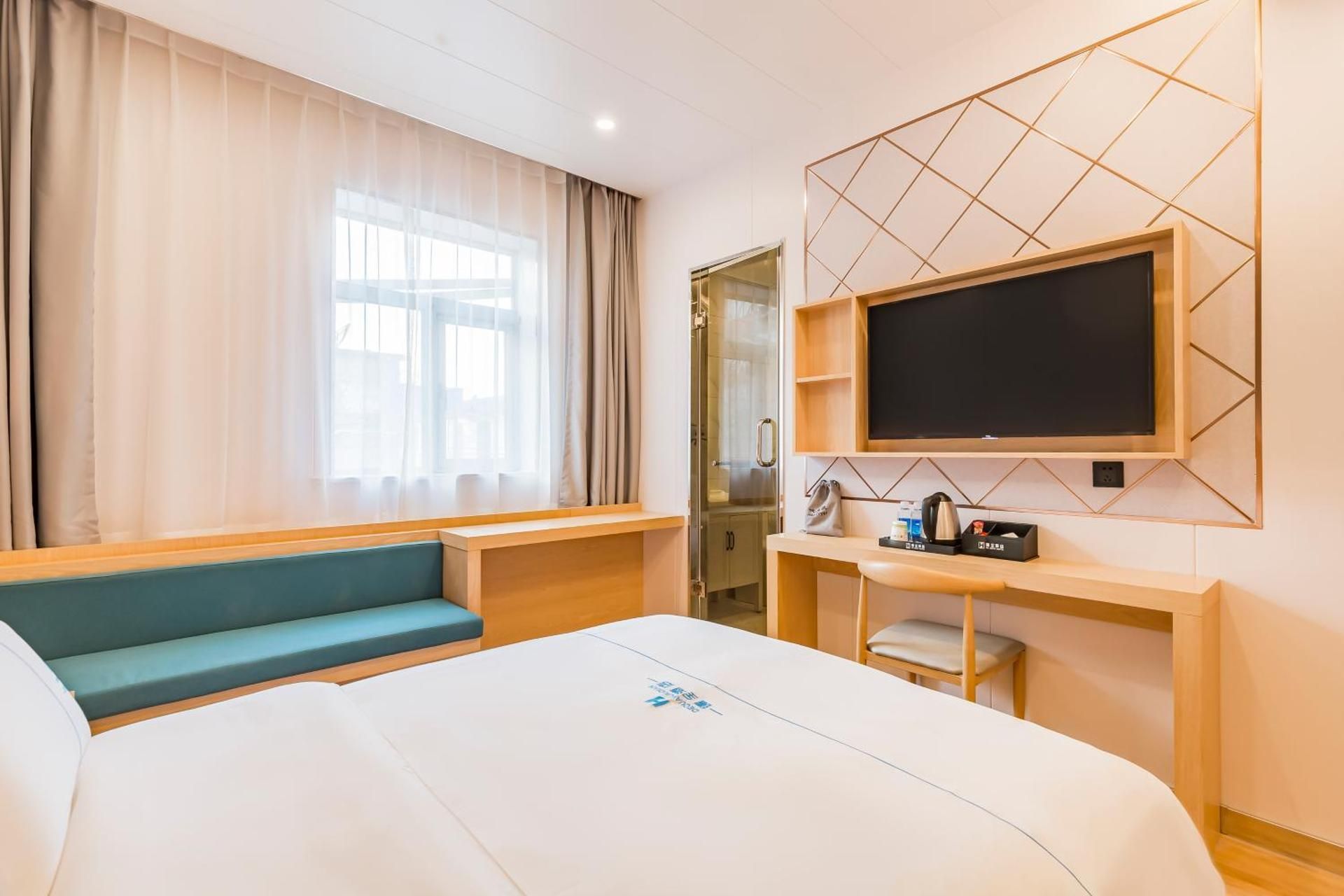 Standard Queen Room