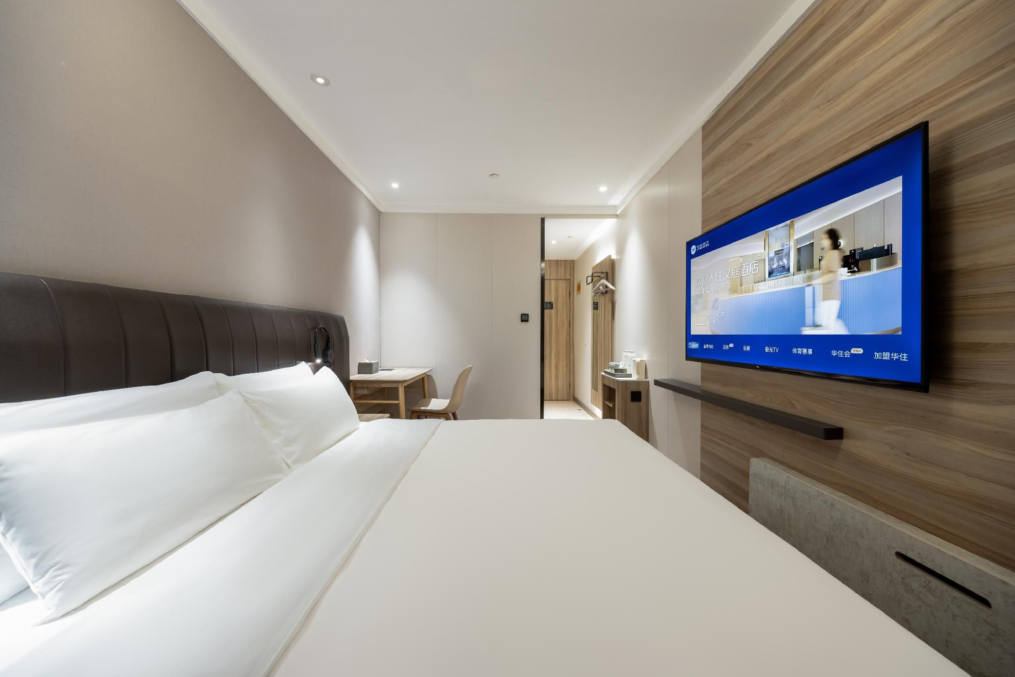 Queen Superior Room