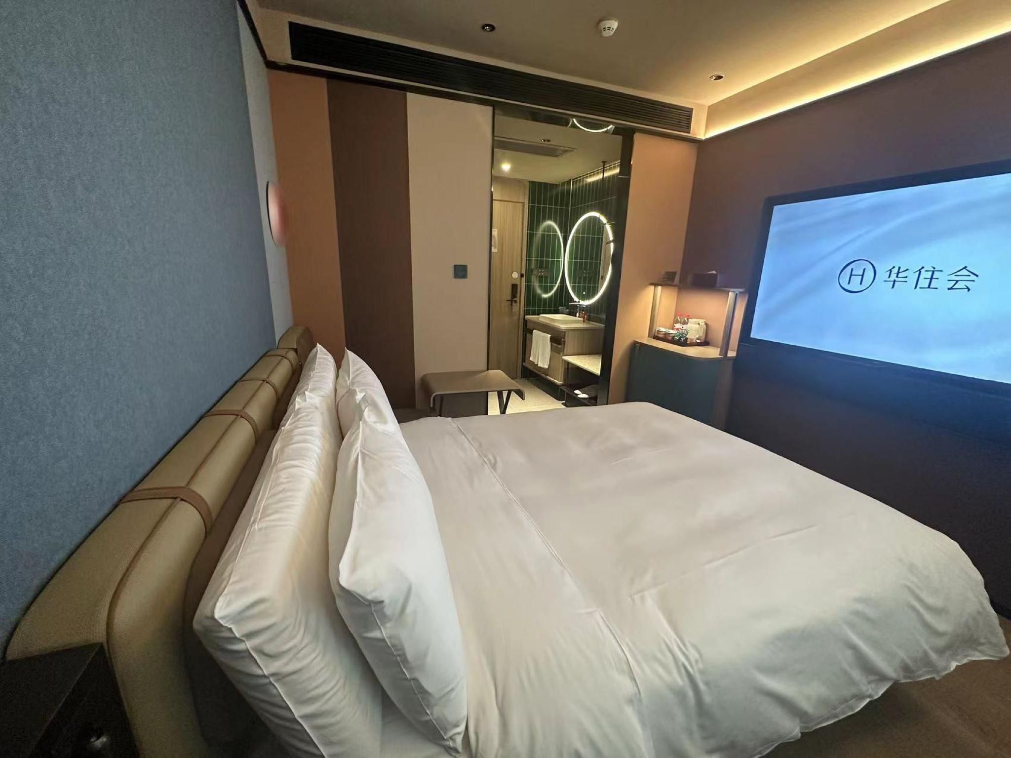 Queen Room A