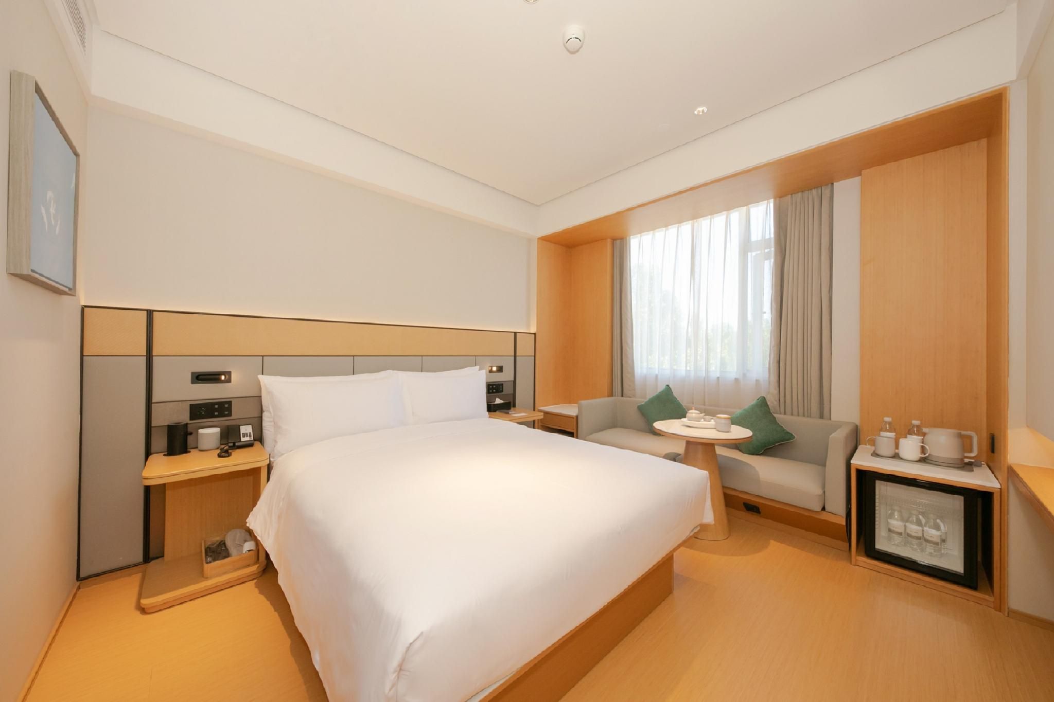 Superior Queen Room with View