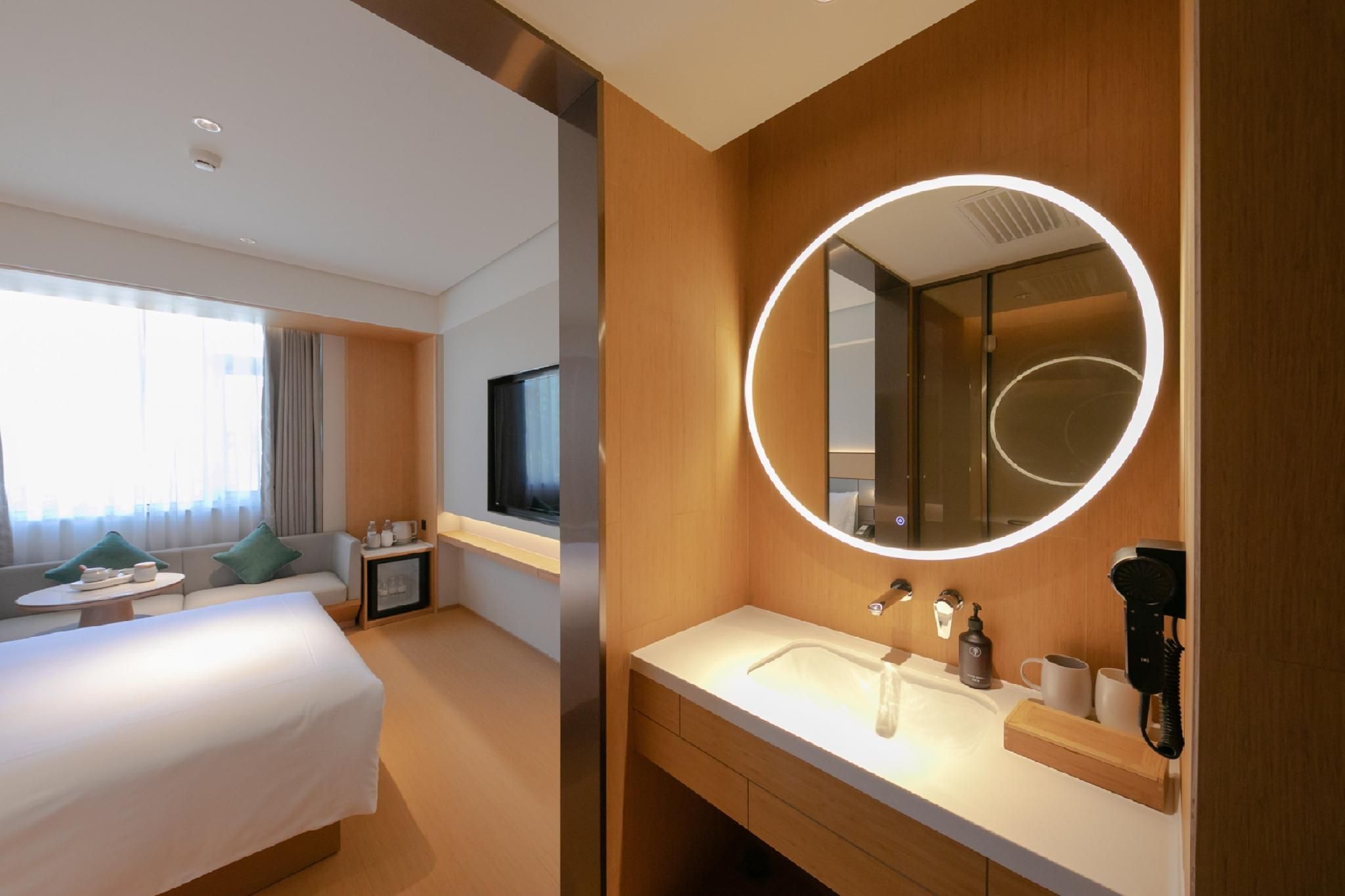 Superior Queen Room with View