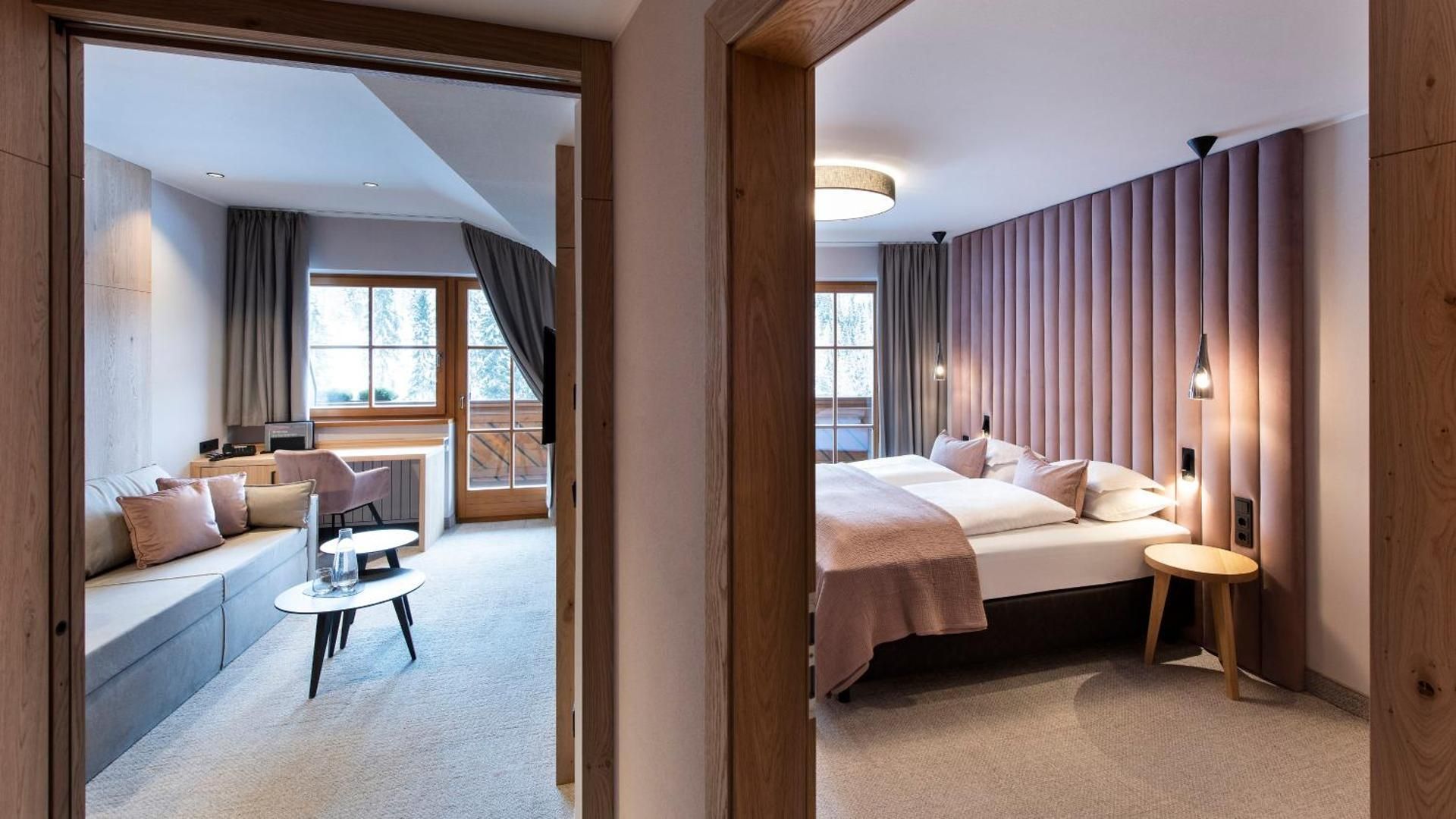 Suite with Balcony and Mountain View