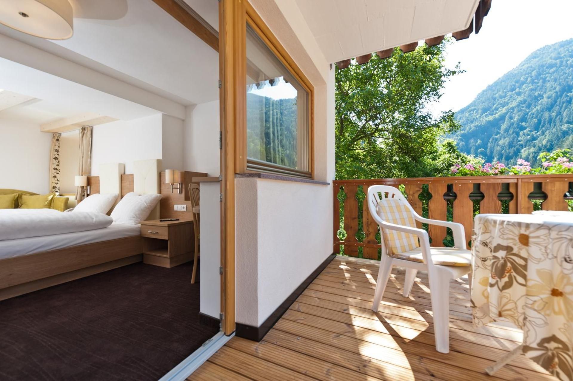 Classic Quadruple Room with Balcony and Mountain View