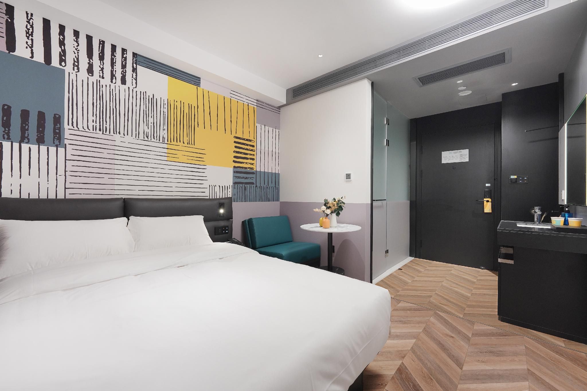Huazhu - Room With View