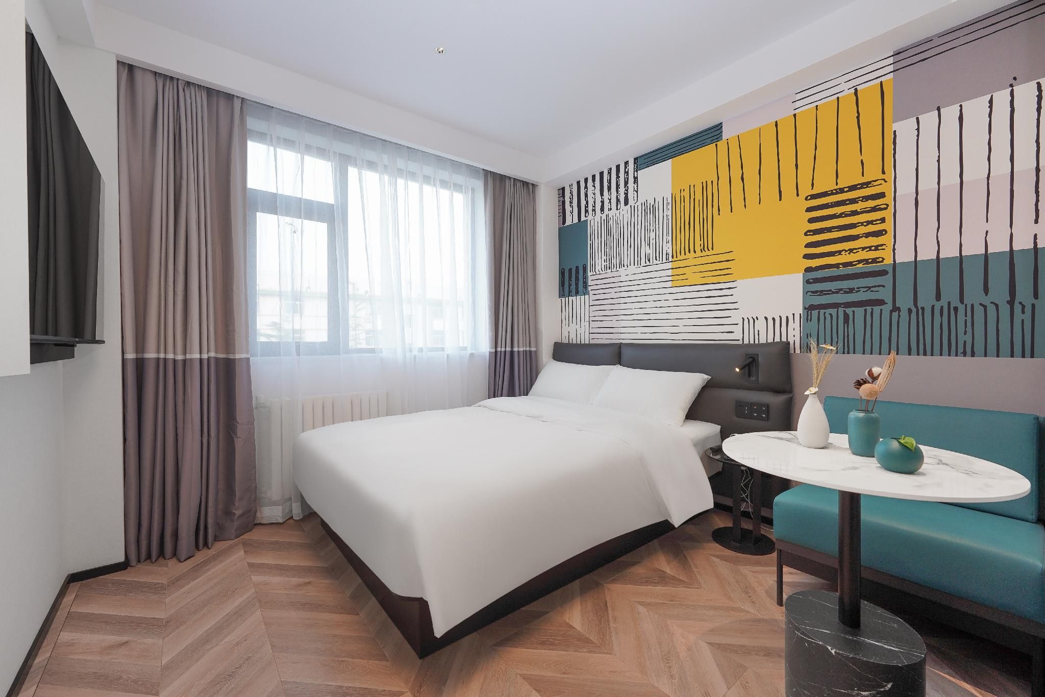 Huazhu - Room With Bed