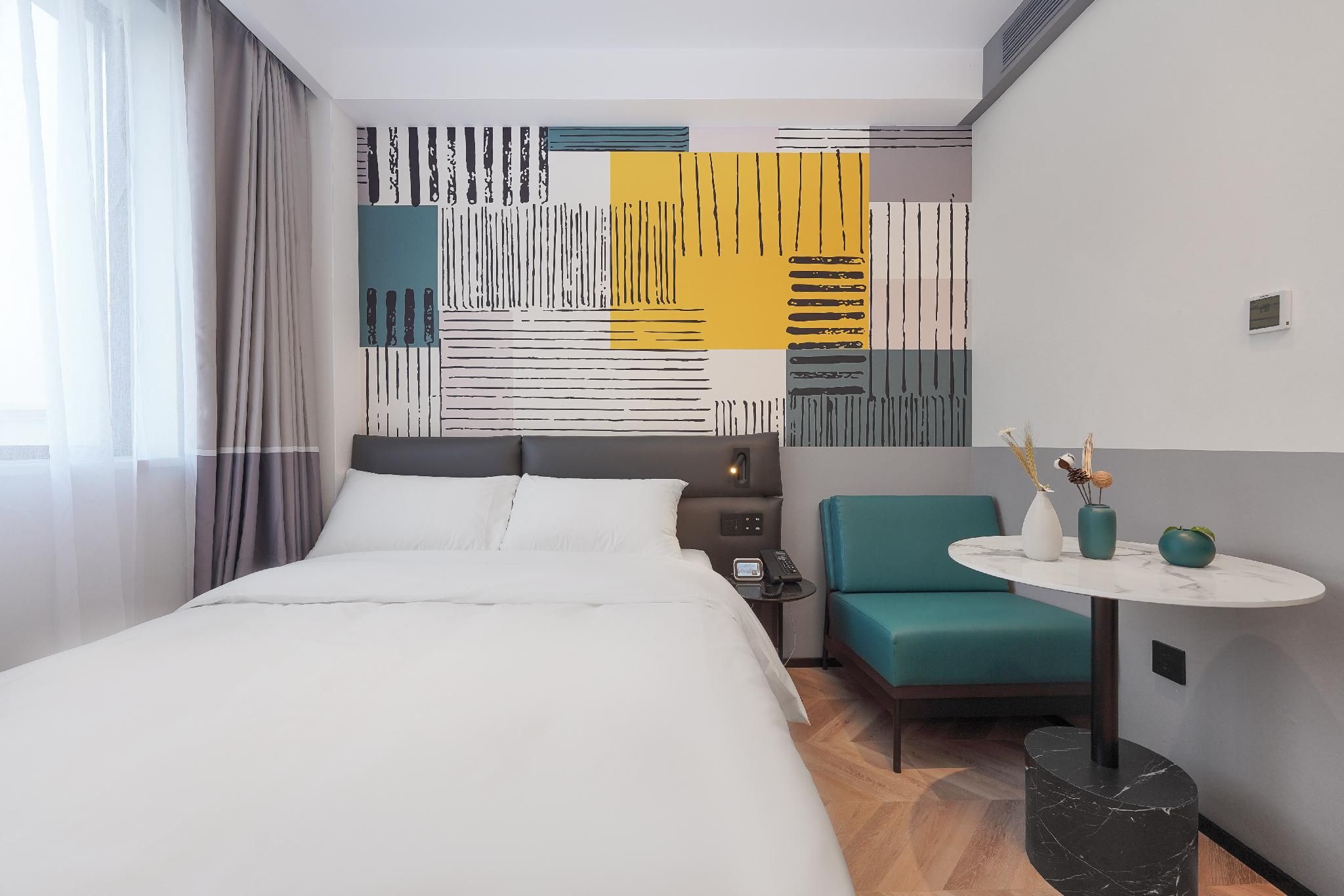 Huazhu - Room With Bed