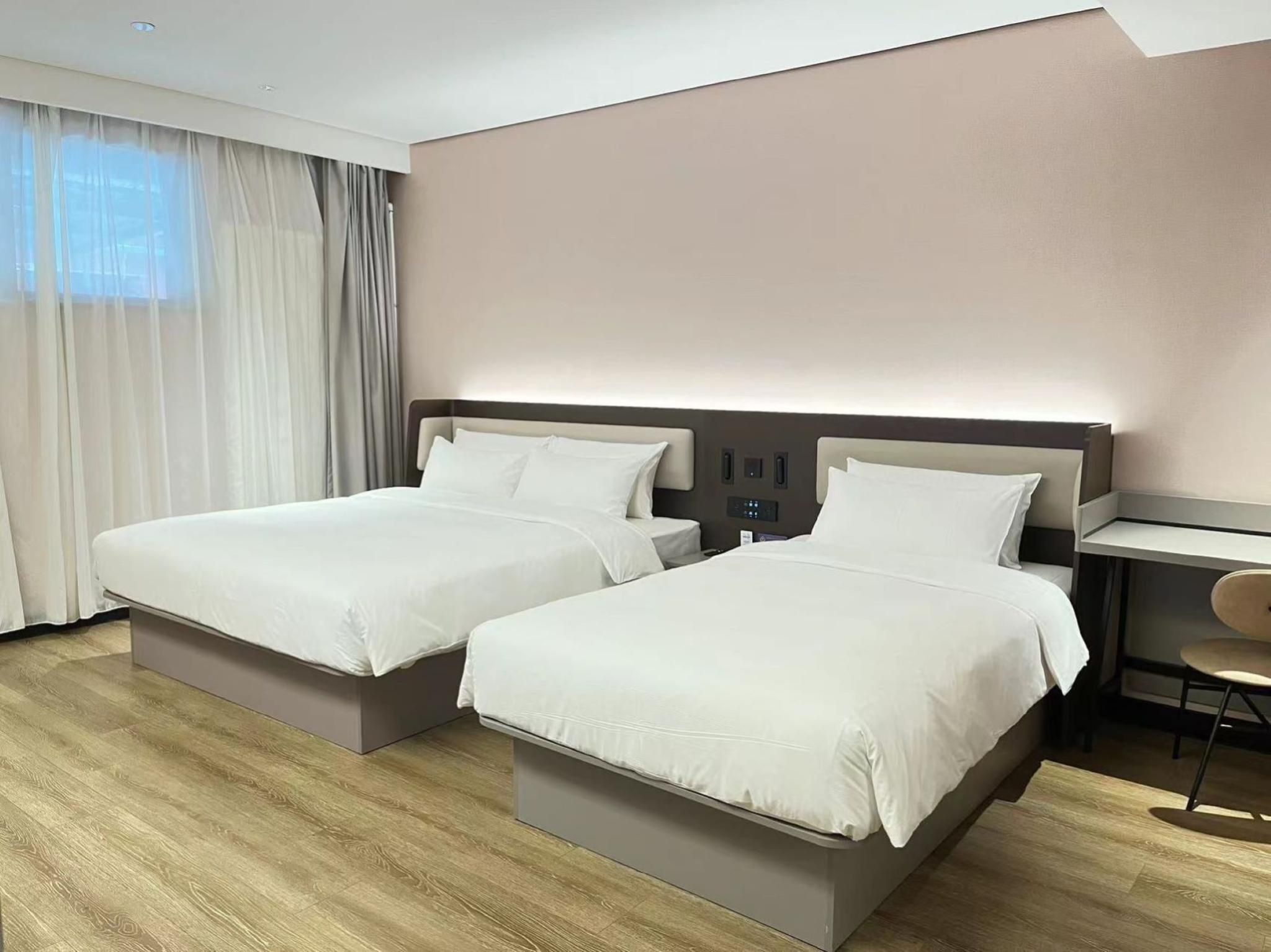 Deluxe Family Room, Guest room