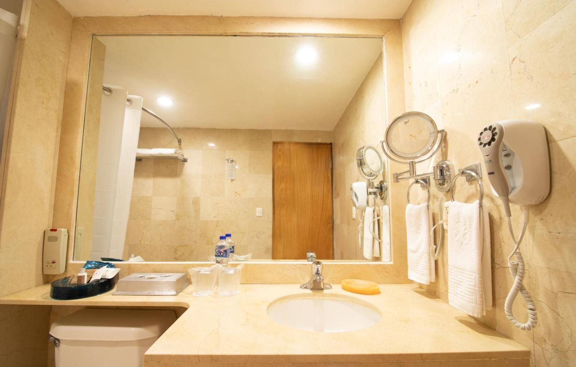 Emporio Acapulco Superior King Room 2