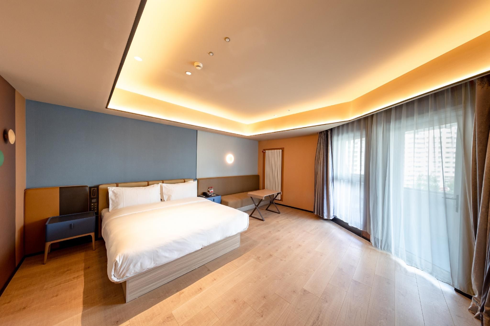 Huazhu - California Sunshine 1 Bed Room with Balcony