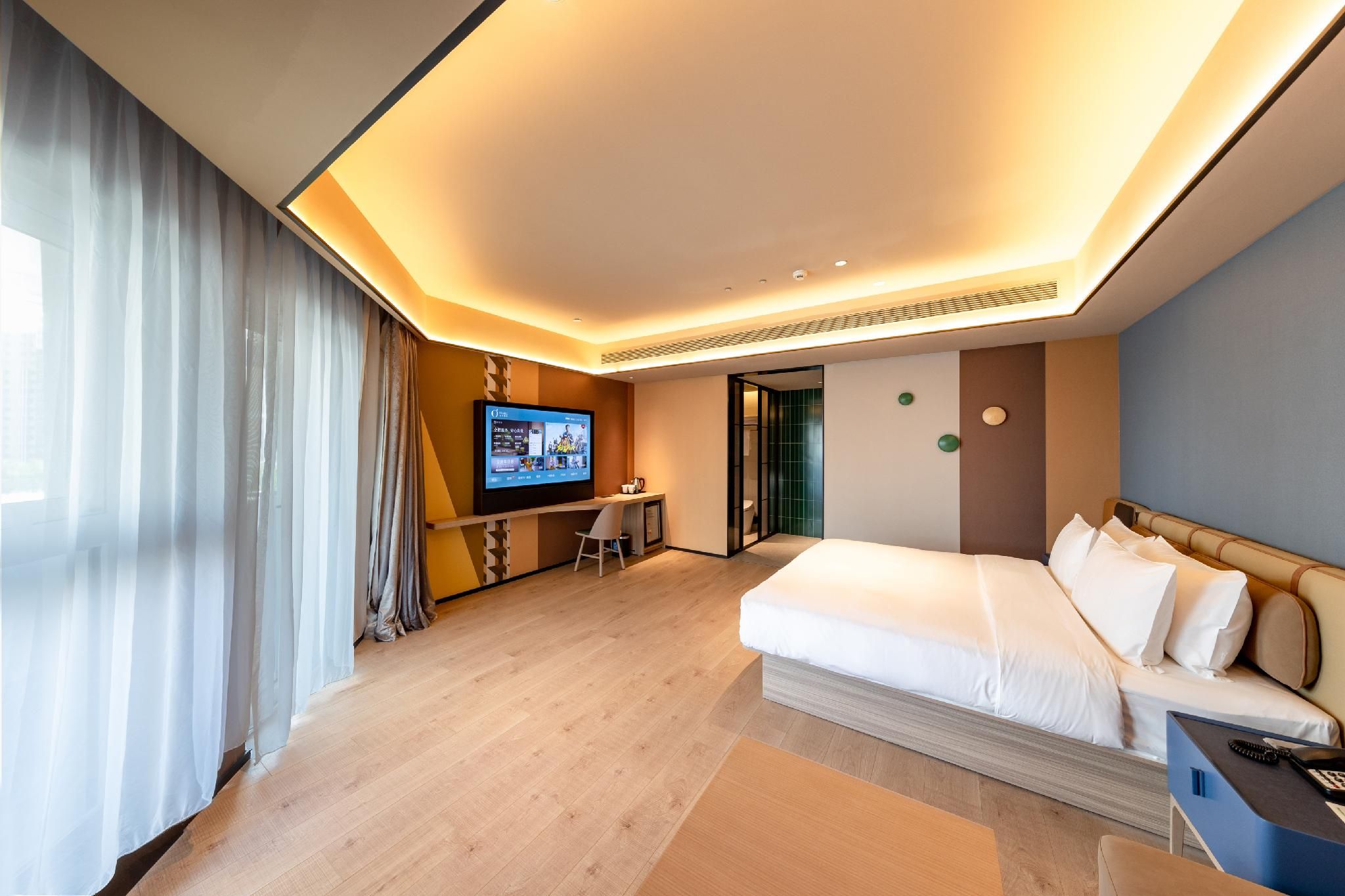 Huazhu - California Sunshine 1 Bed Room with Balcony