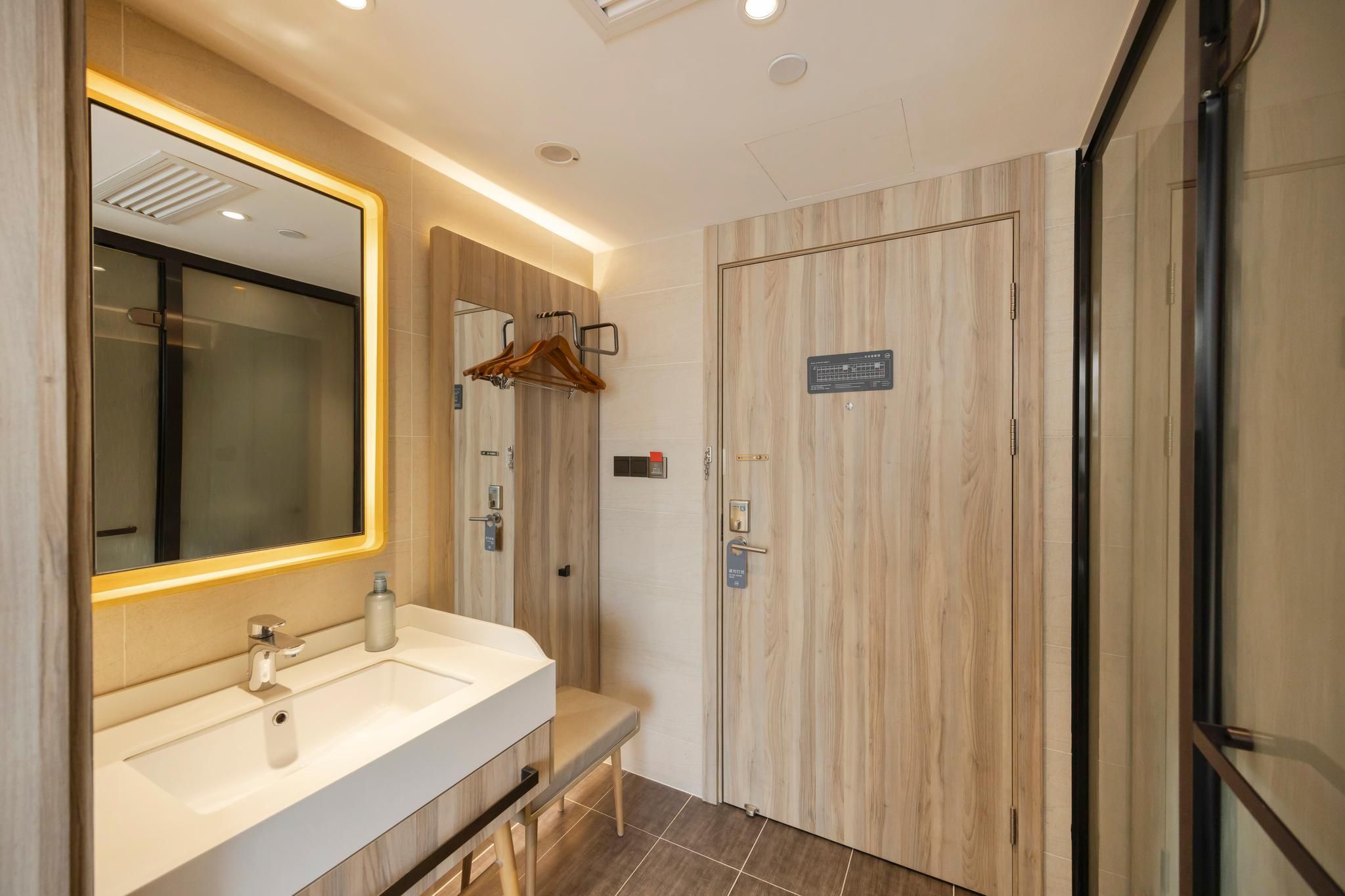 Hanting Premium Hotel Beijing Shijingshan Amusement Park Queen 3