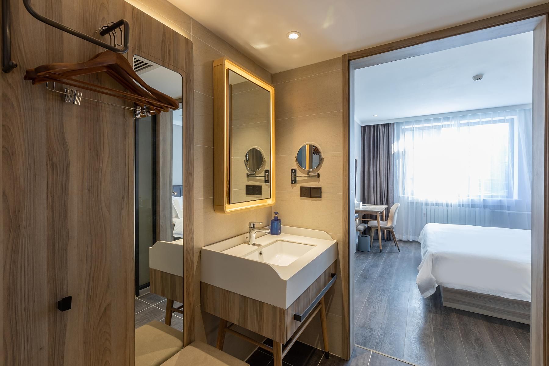 28881439_211124140300108796940