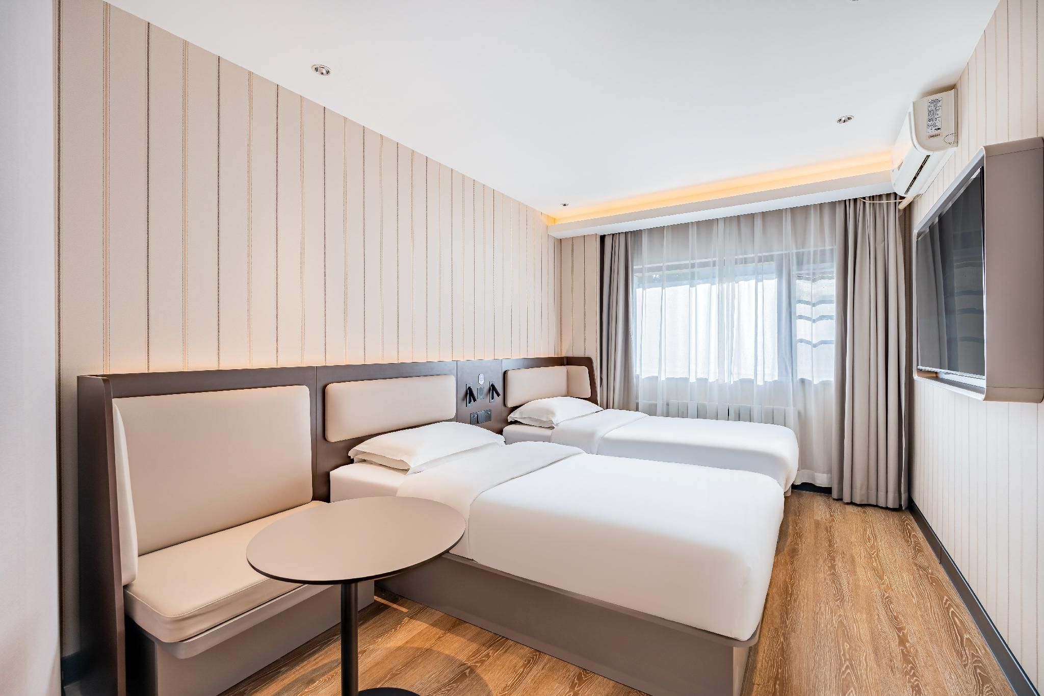 Twin Business Room