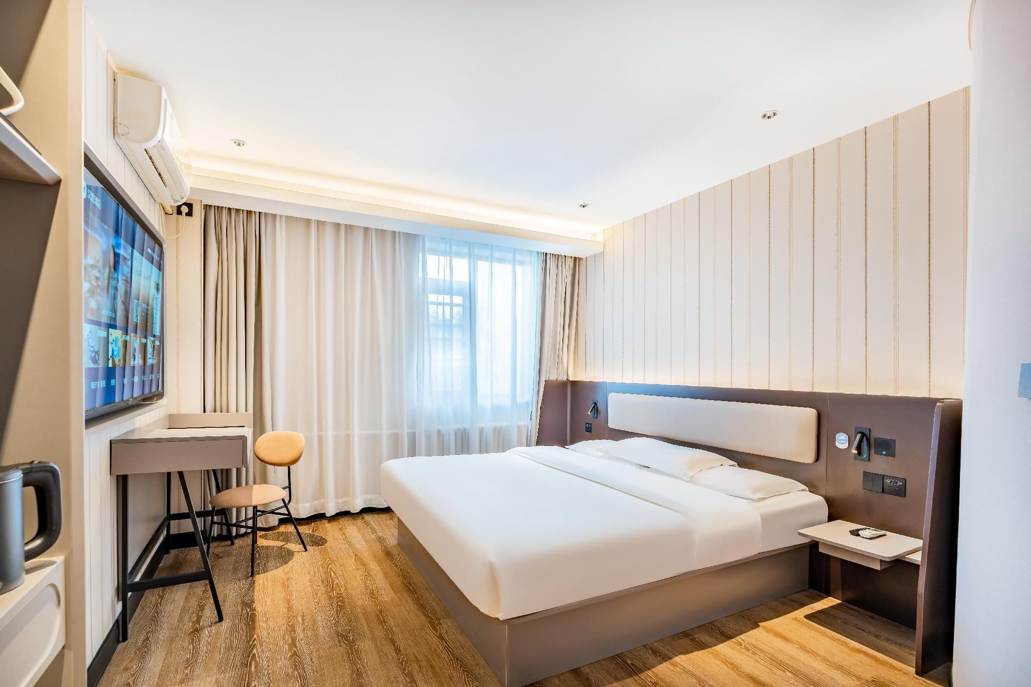 Business Queen Bed Room