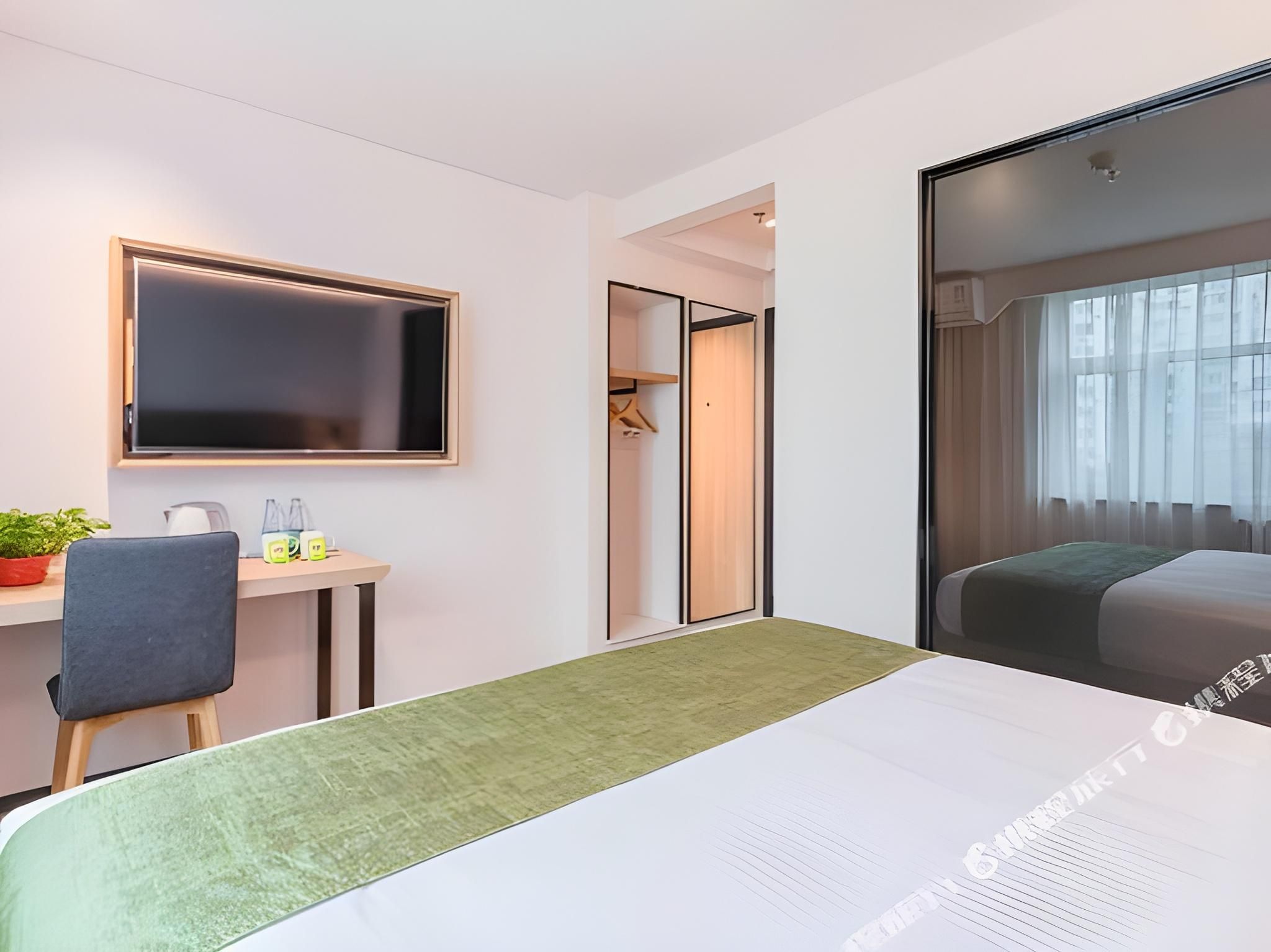 GTR - Guest Room with One 1.8M Bed