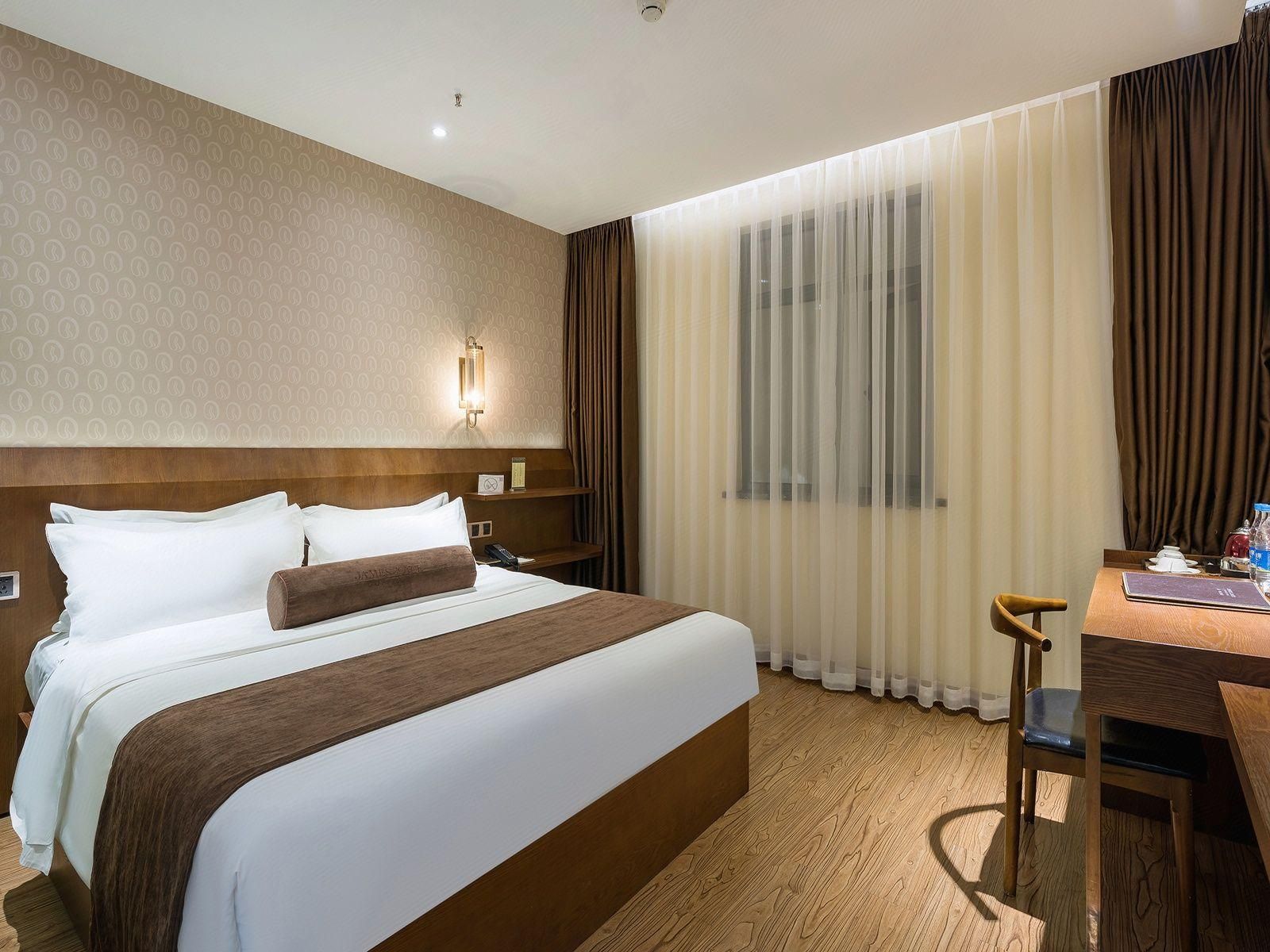 James Joyce - Queen Bed Room