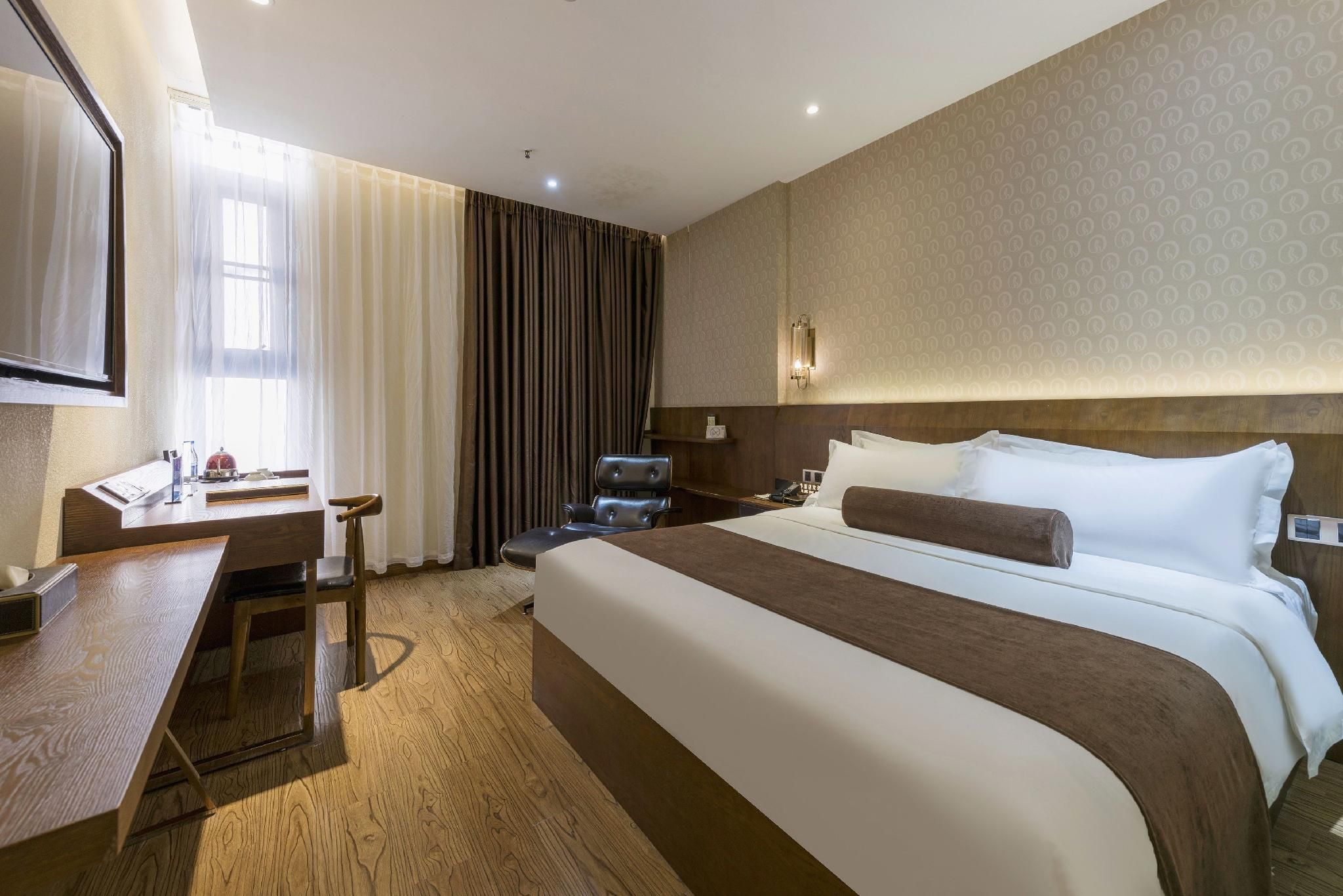 James Joyce - Feifan Delux Bed Room