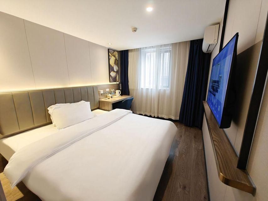 Business Queen Room