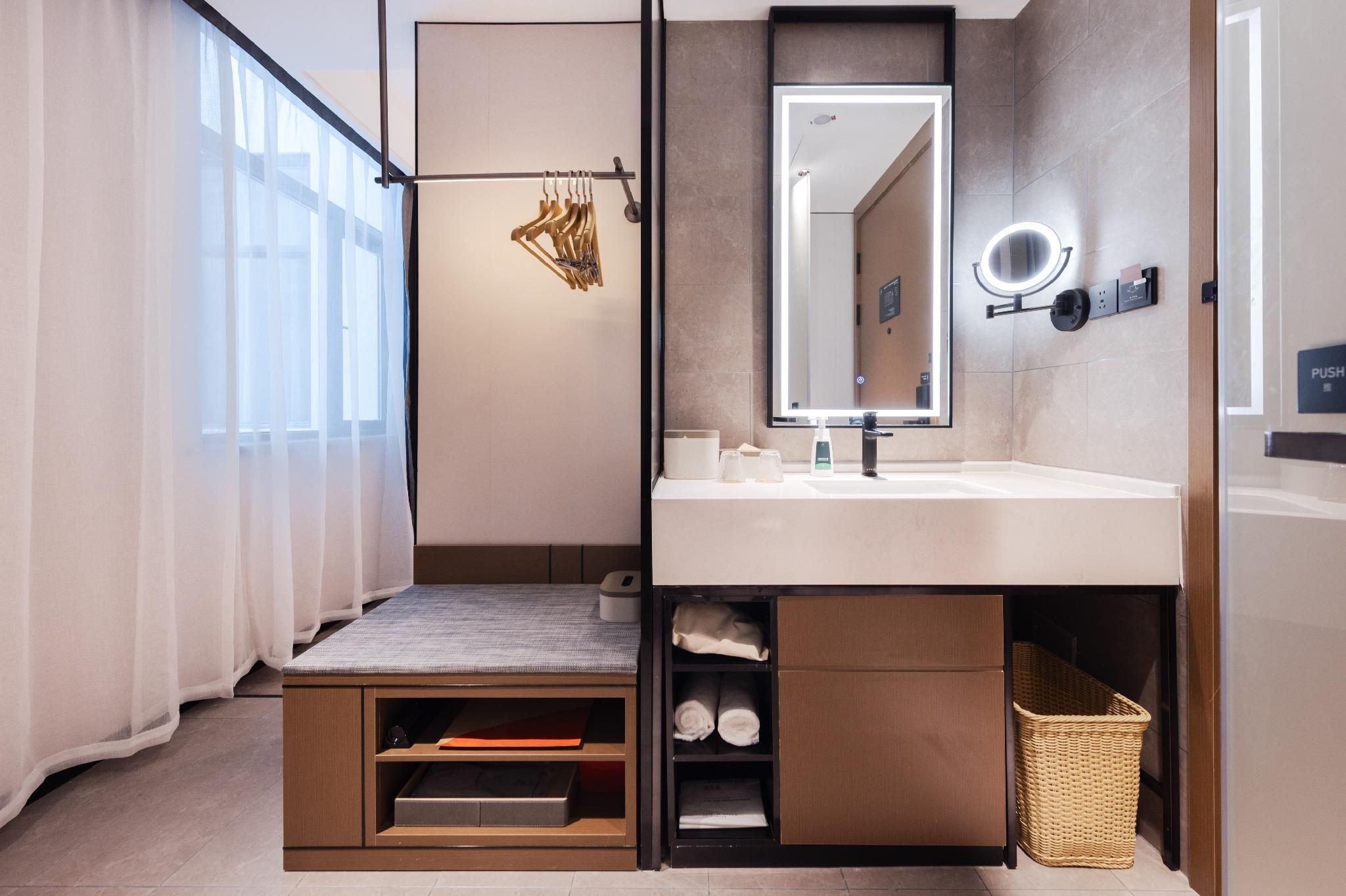 Atour - Elegant Room