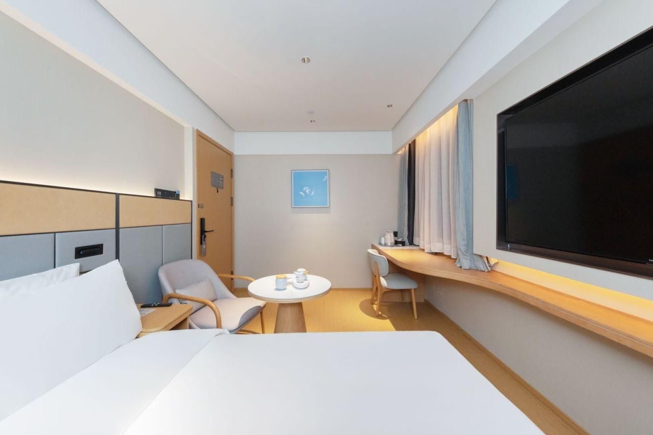 Huazhu - Room With Bed