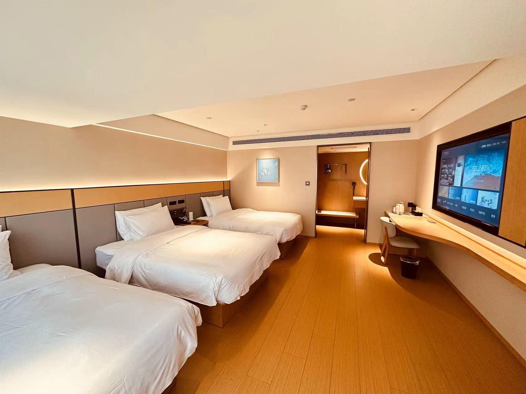 Huazhu - Deluxe Family Room