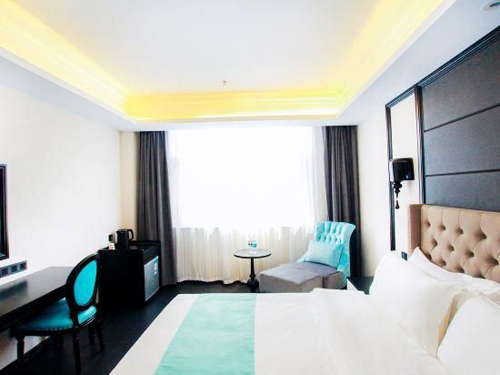 Xana -Romantic Bed Room
