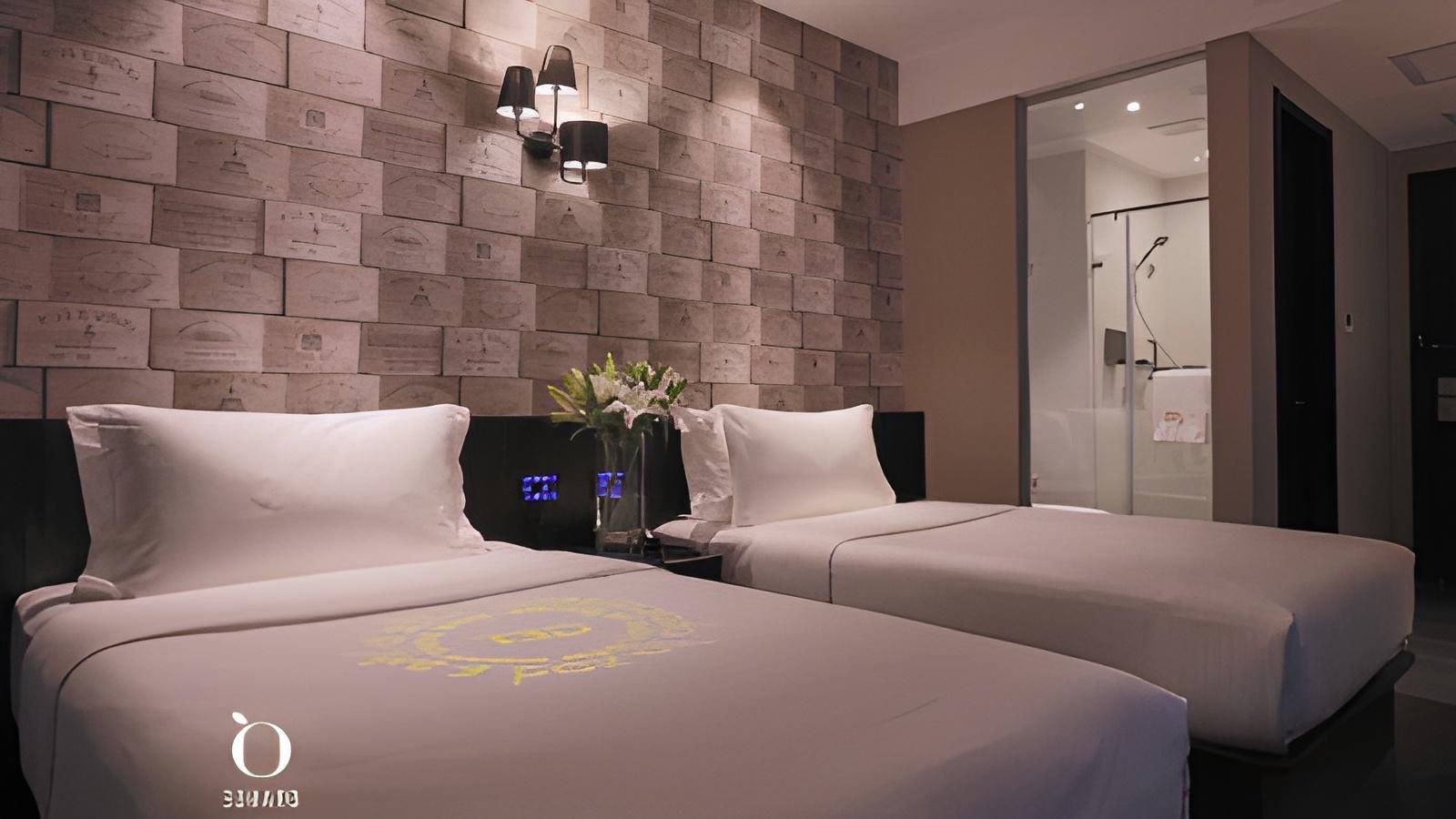 Huazhu - Deluxe Twin Room