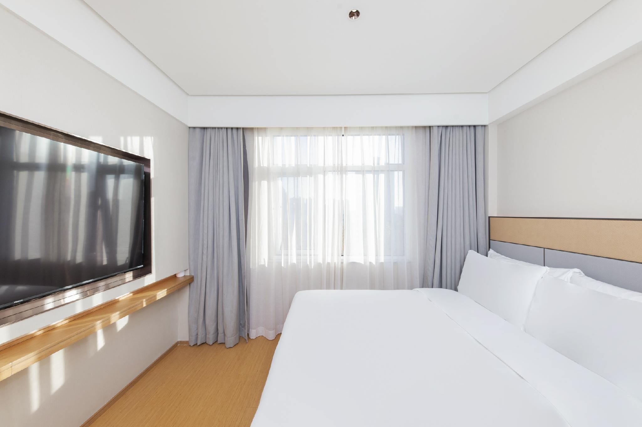 Huazhu - Room With Bed