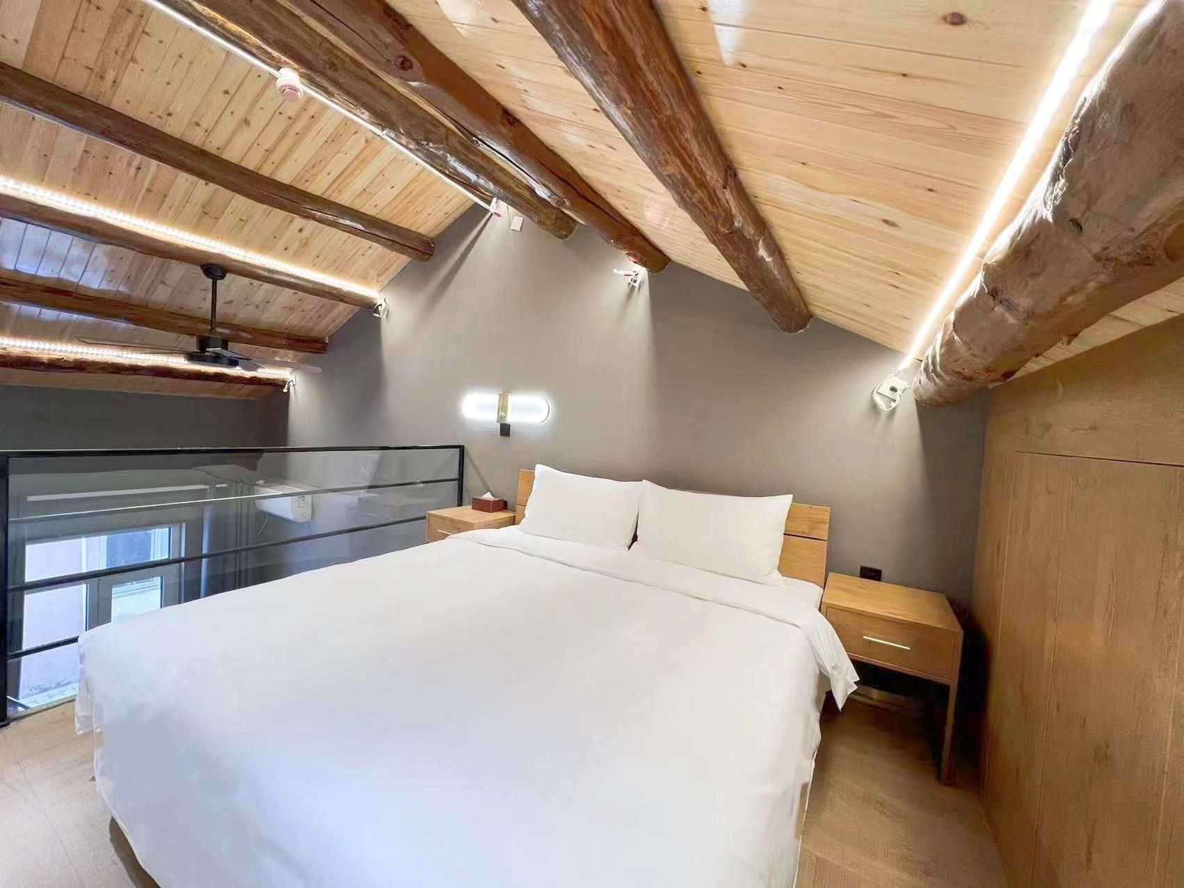 Huazhu - Yueruo Liujin Bed Room