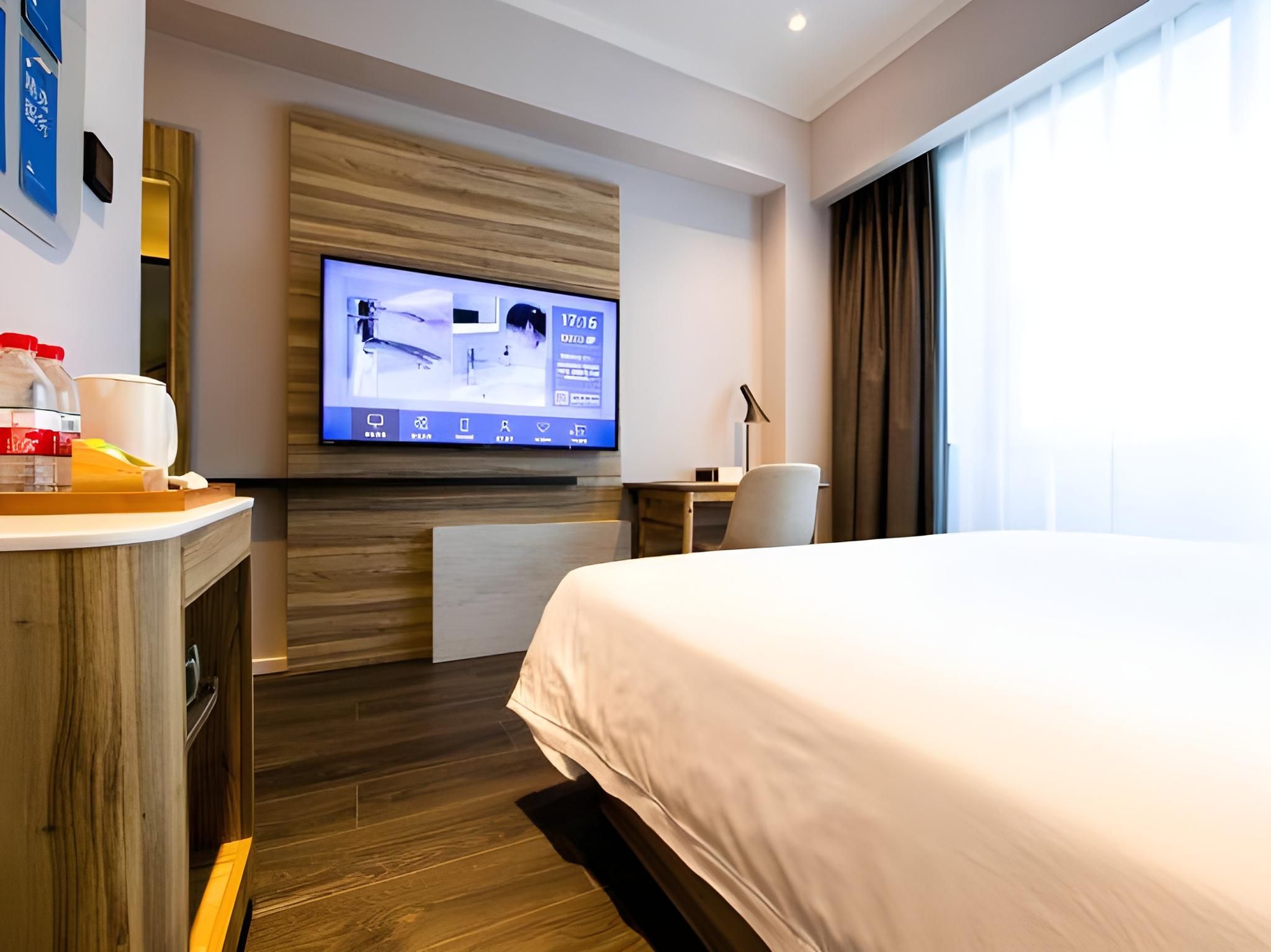 Huazhu - Room With Bed