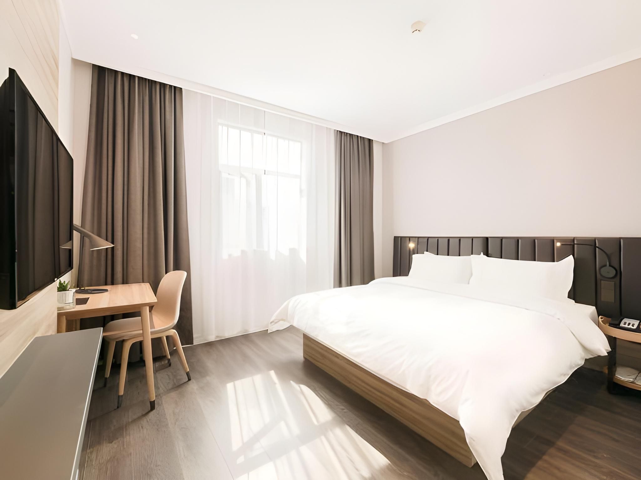 Huazhu - Room With Bed