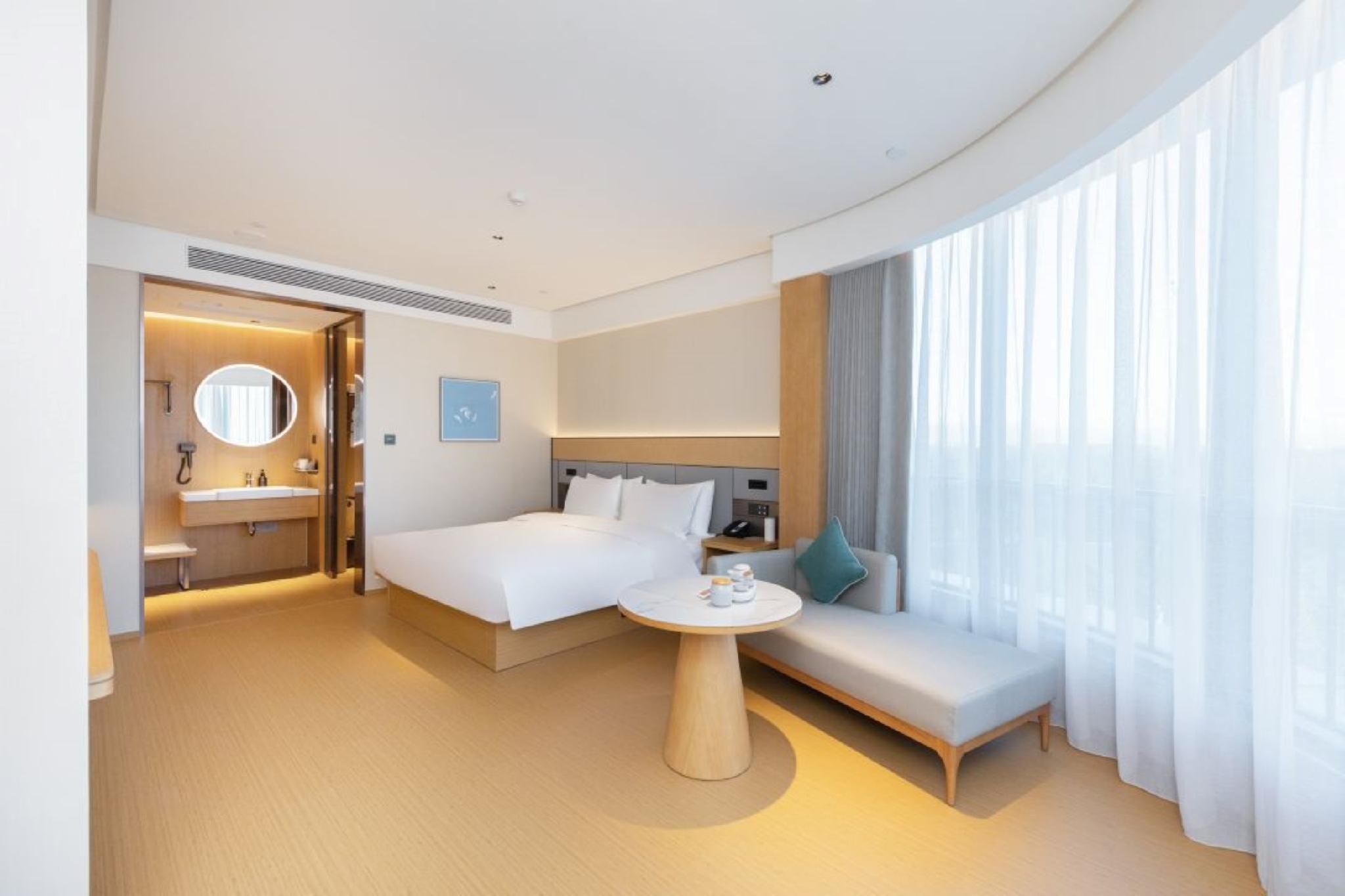 Superior Queen Room with View