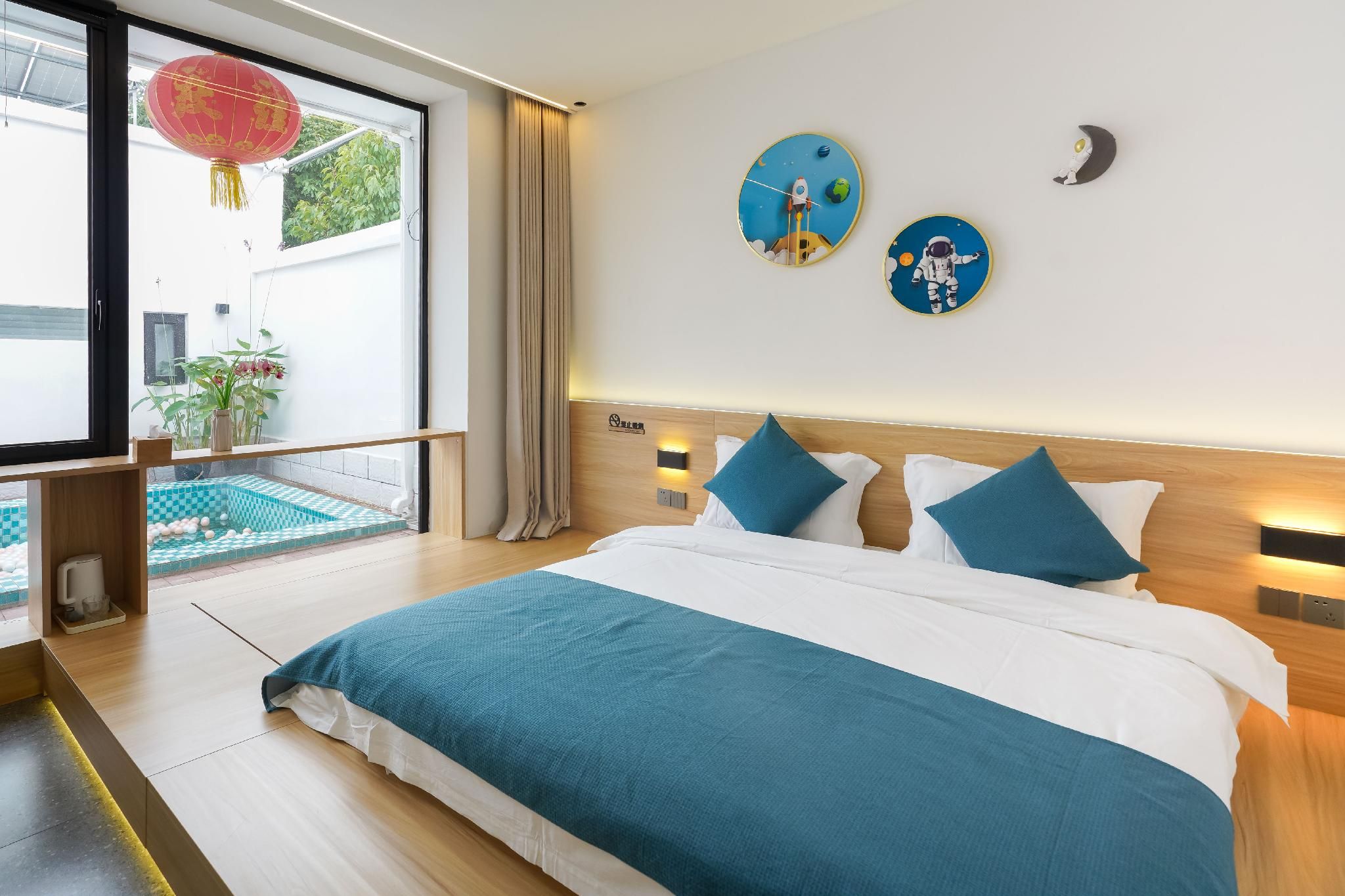 Tatami Queen Room