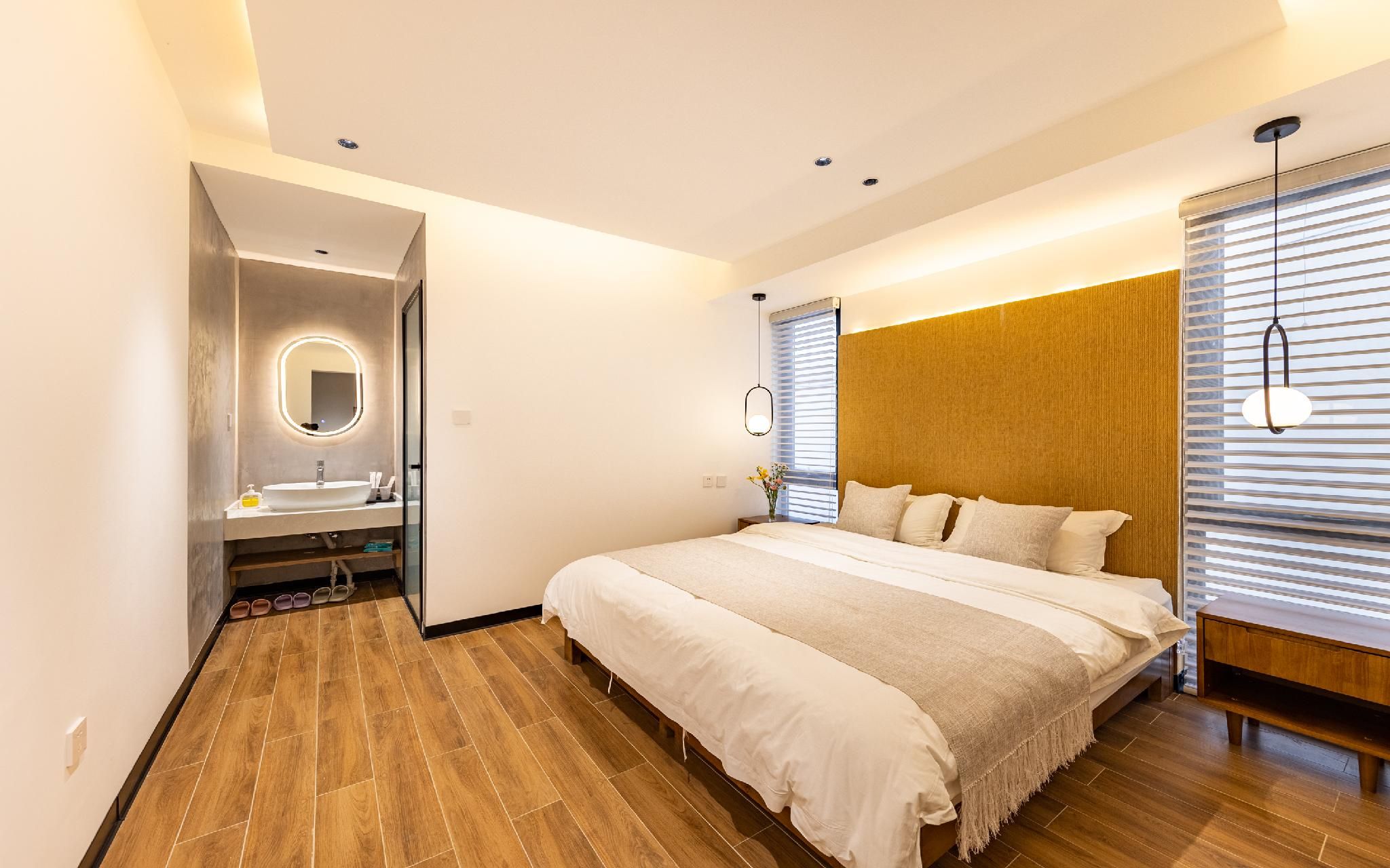 Huazhu - Room With Bed