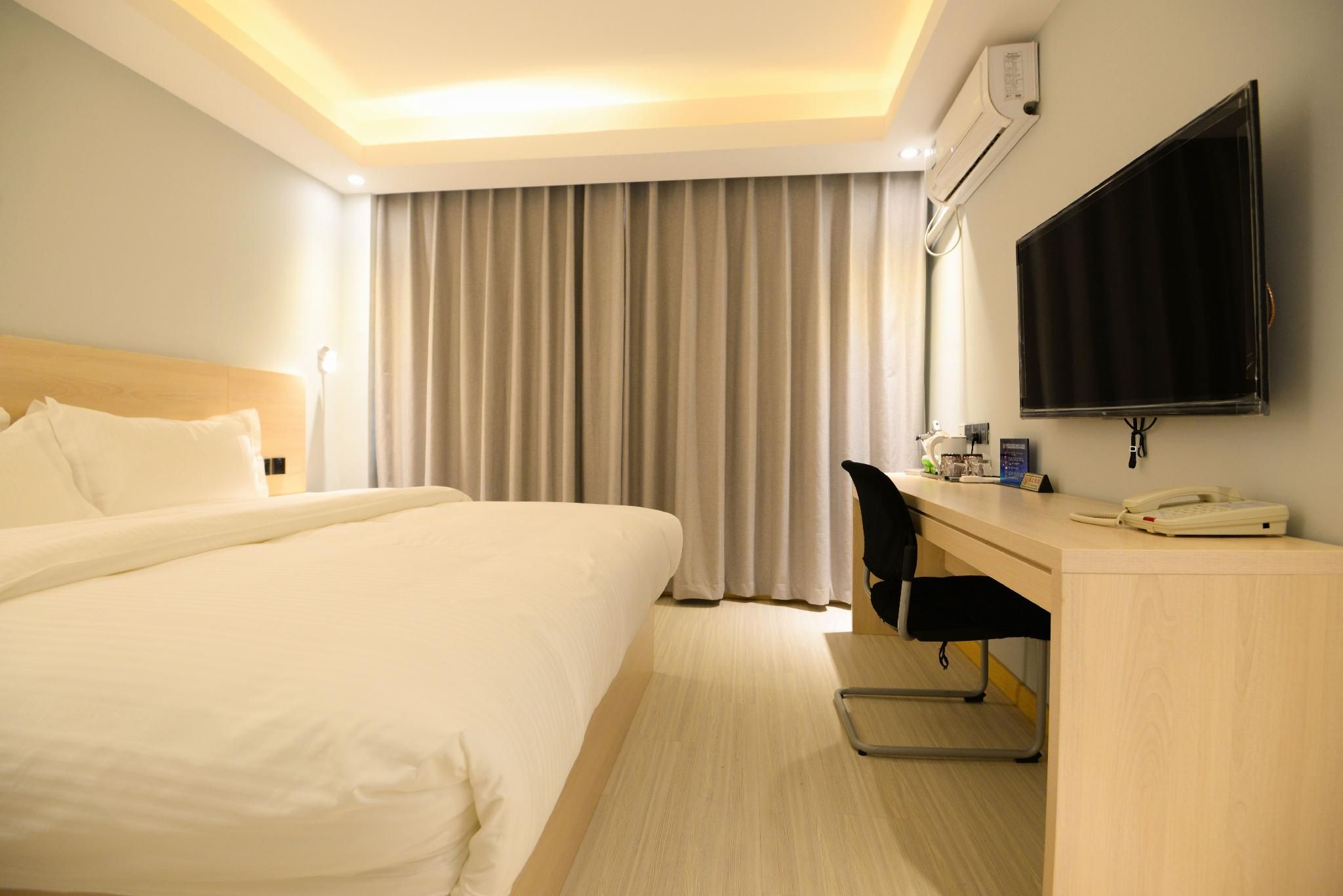 Business Queen Room