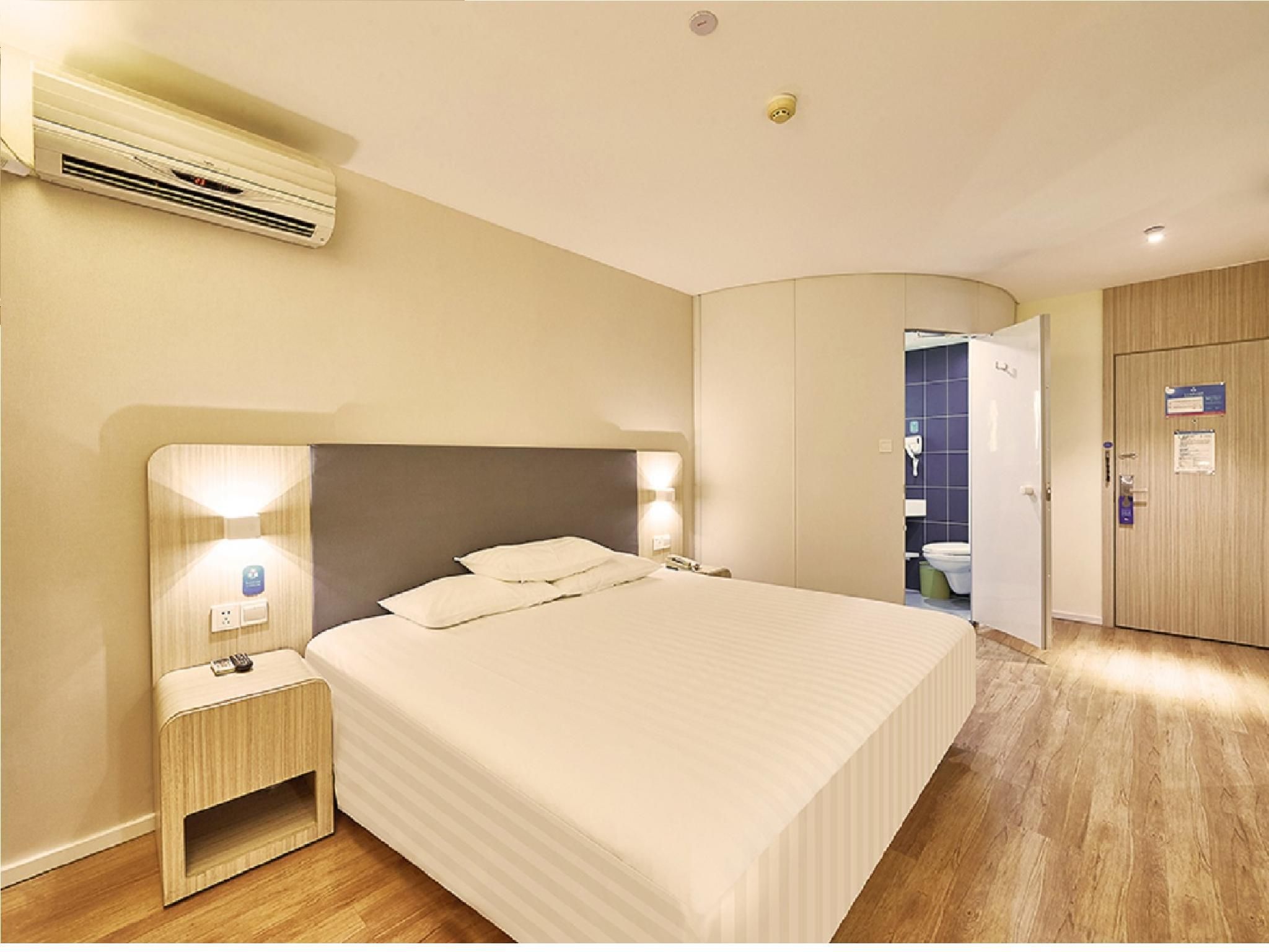 Queen Room A