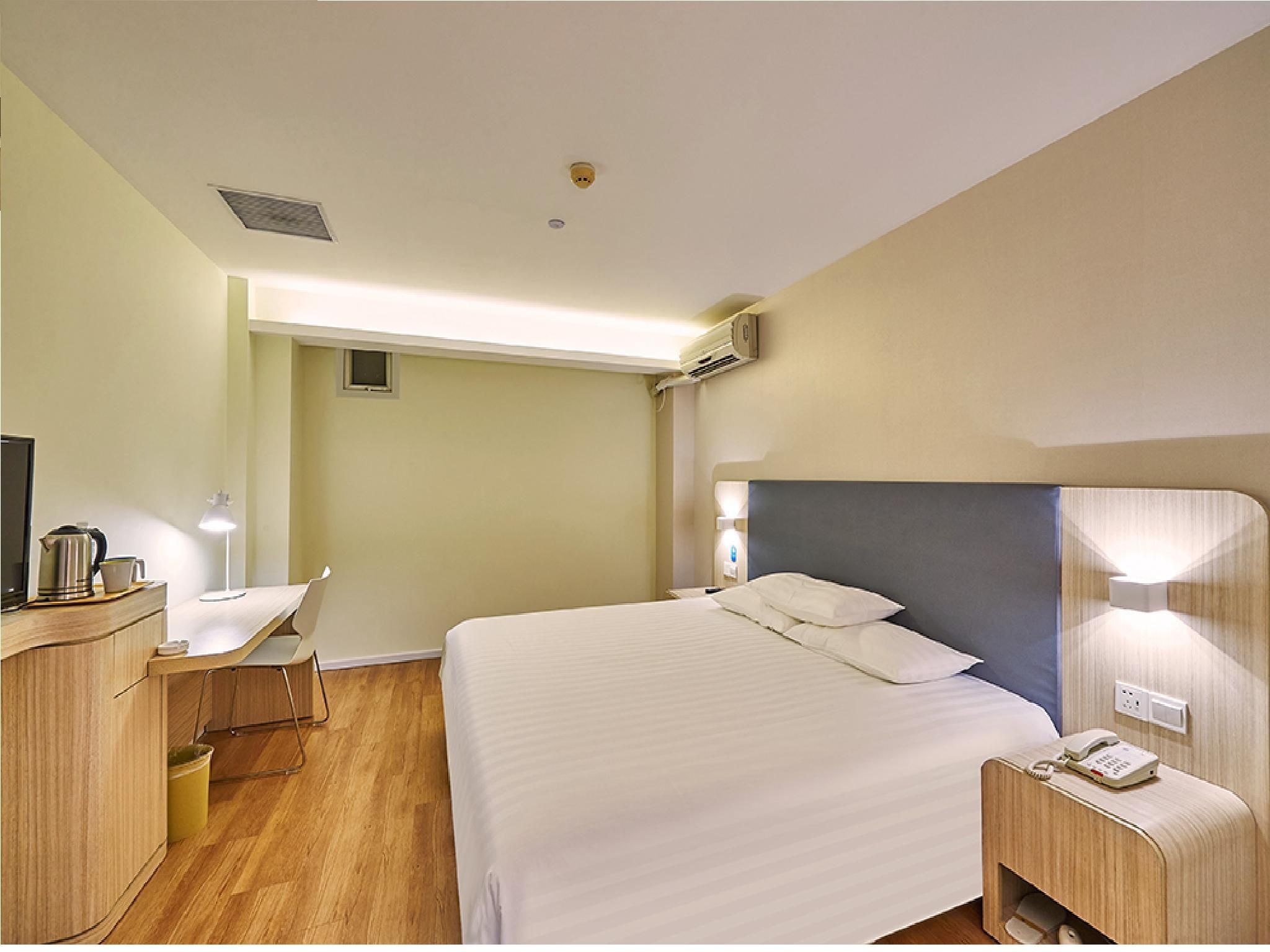 Queen Room A