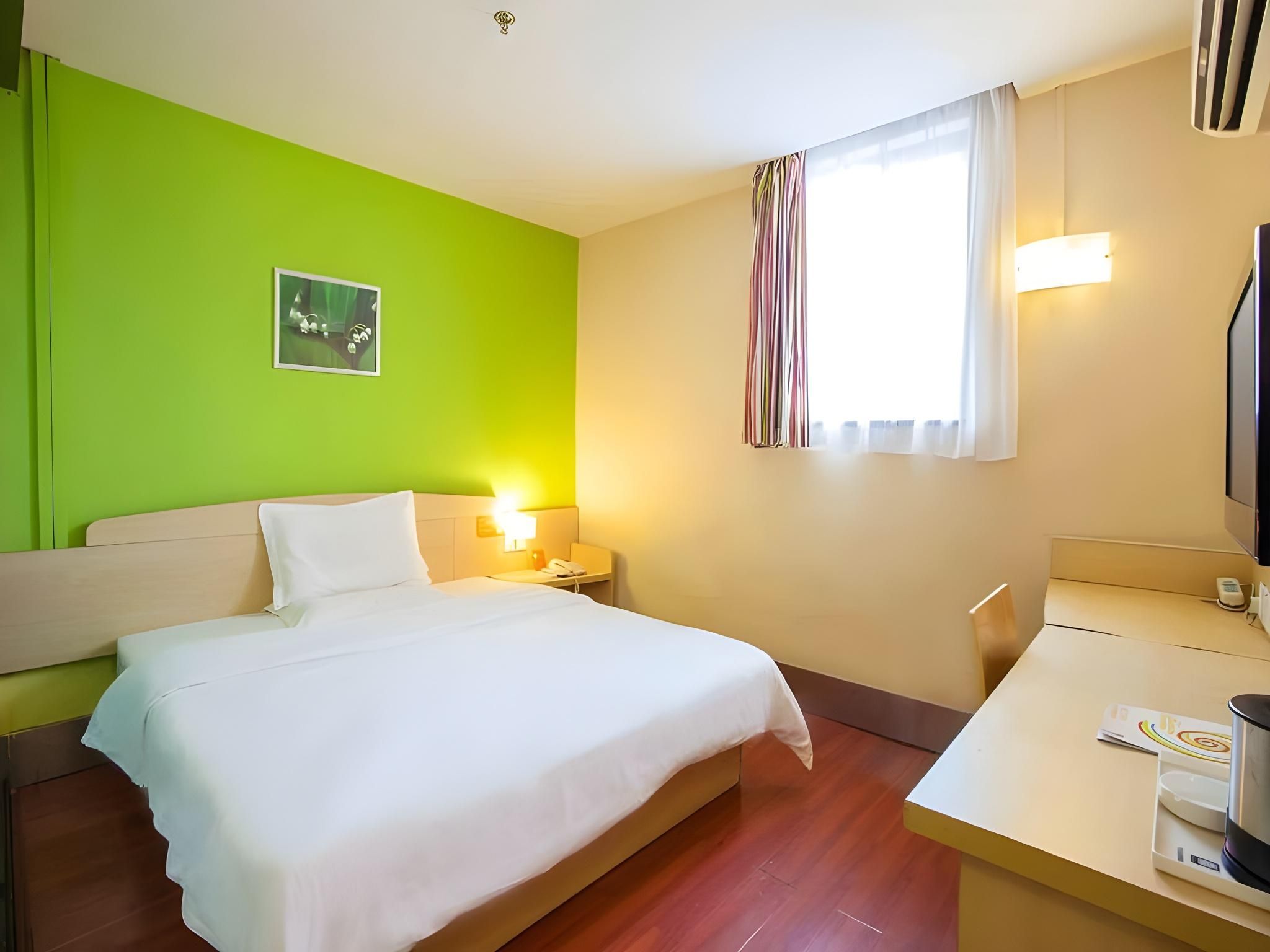 Business Queen Room