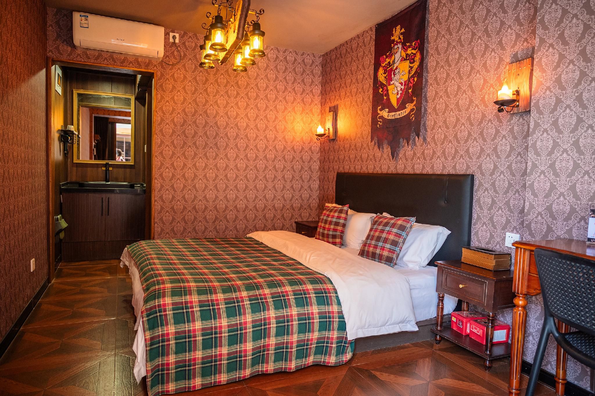 GTR - Guest Room with One 1.8M Bed