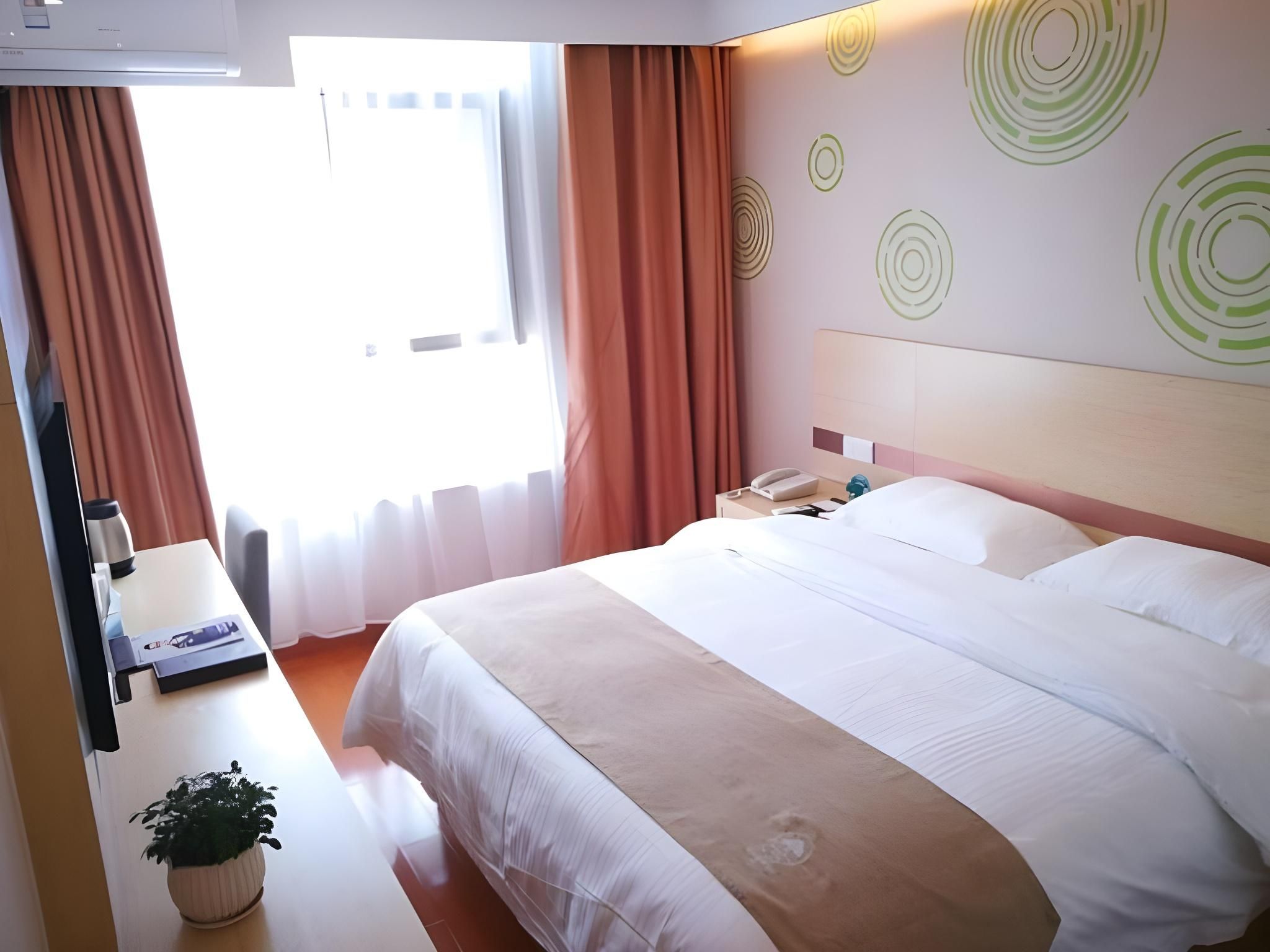 Hotel Queen Room