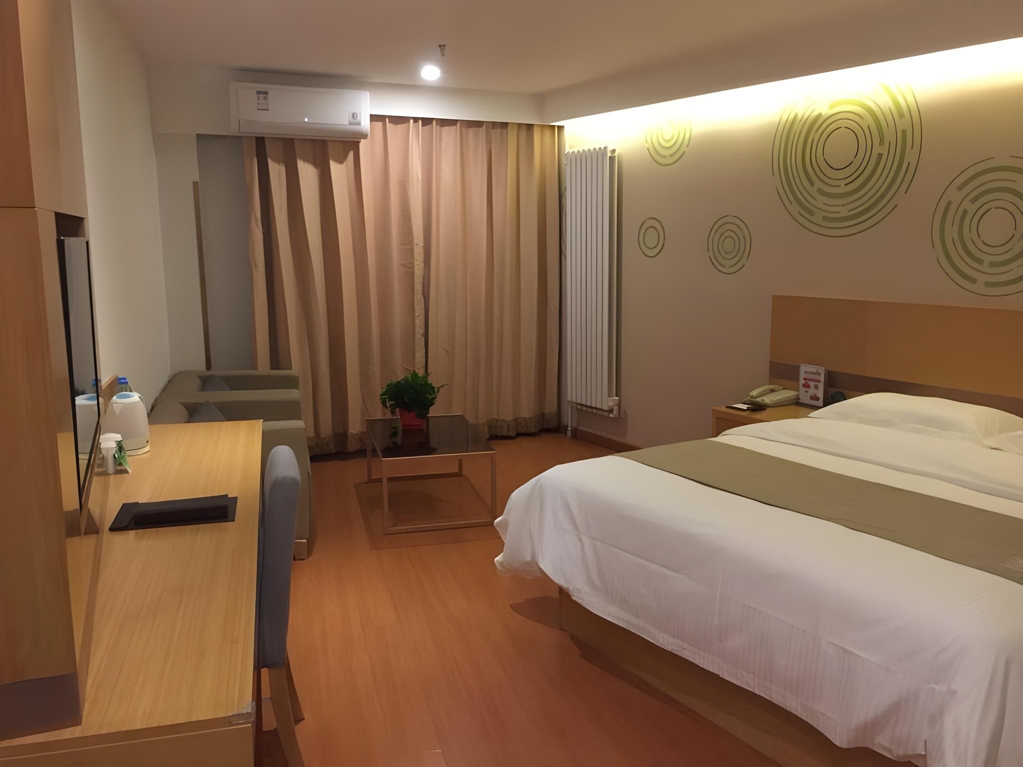 Hotel Queen Room