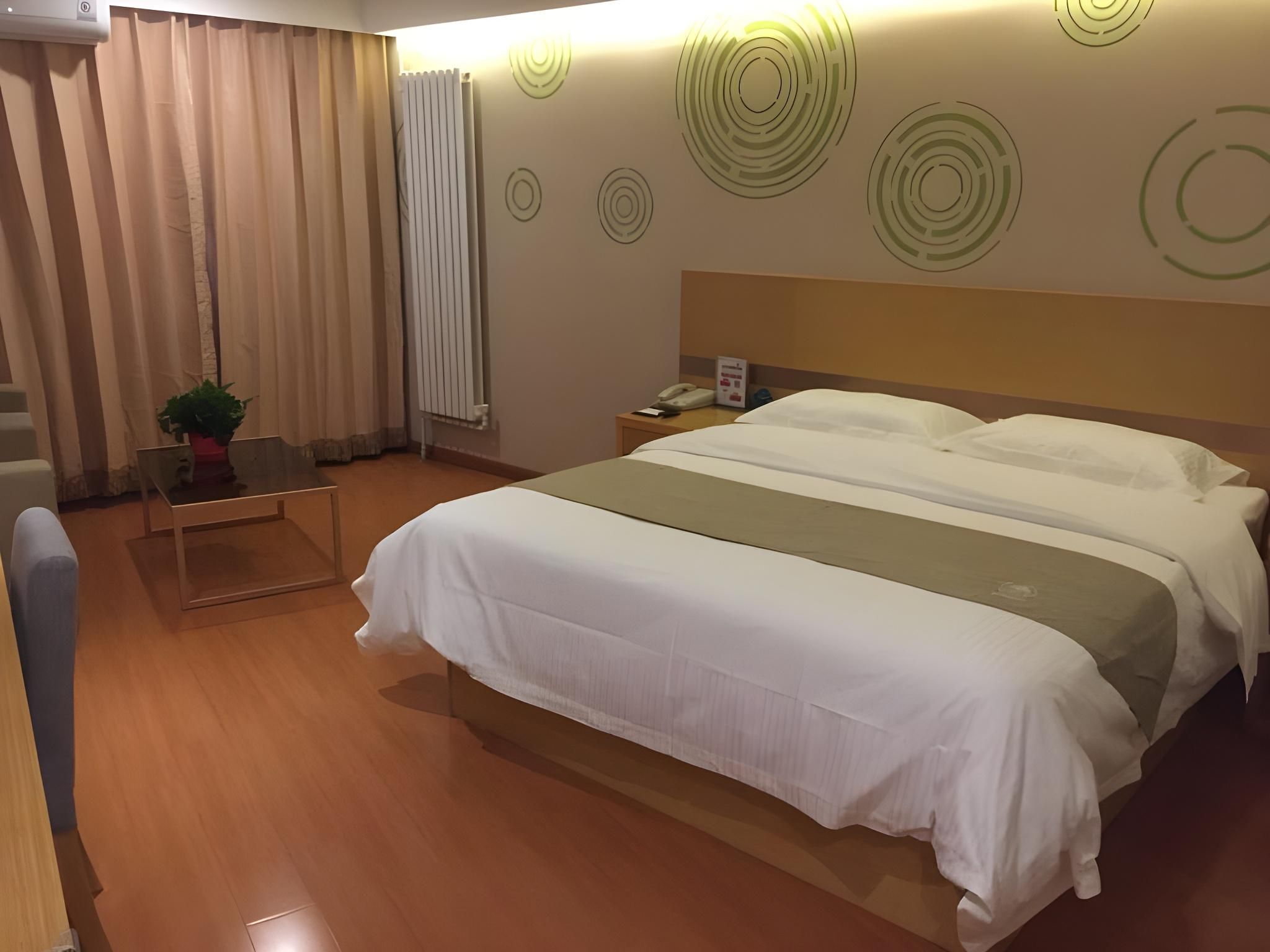 Hotel Queen Room